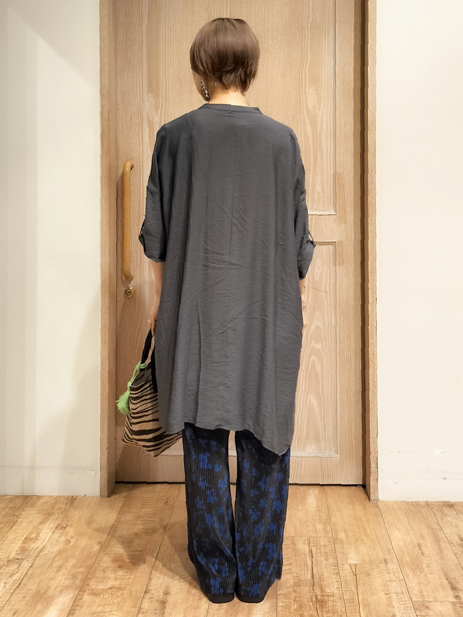 YUKIさんの「SHOO･LA･RUE｜【ひんやり/S-LL/洗濯機可】体型カバー叶える 大人のゆるドルマンチュニック」を使ったコーディネート