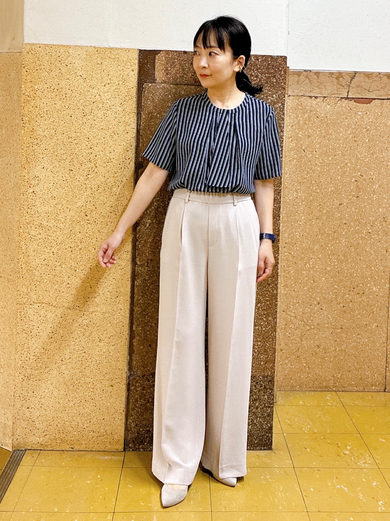 hattoriさんの「INDIVI｜【洗える／UVケア】ストライプ柄＆無地 ボウタイ風 半袖ブラウス」を使ったコーディネート