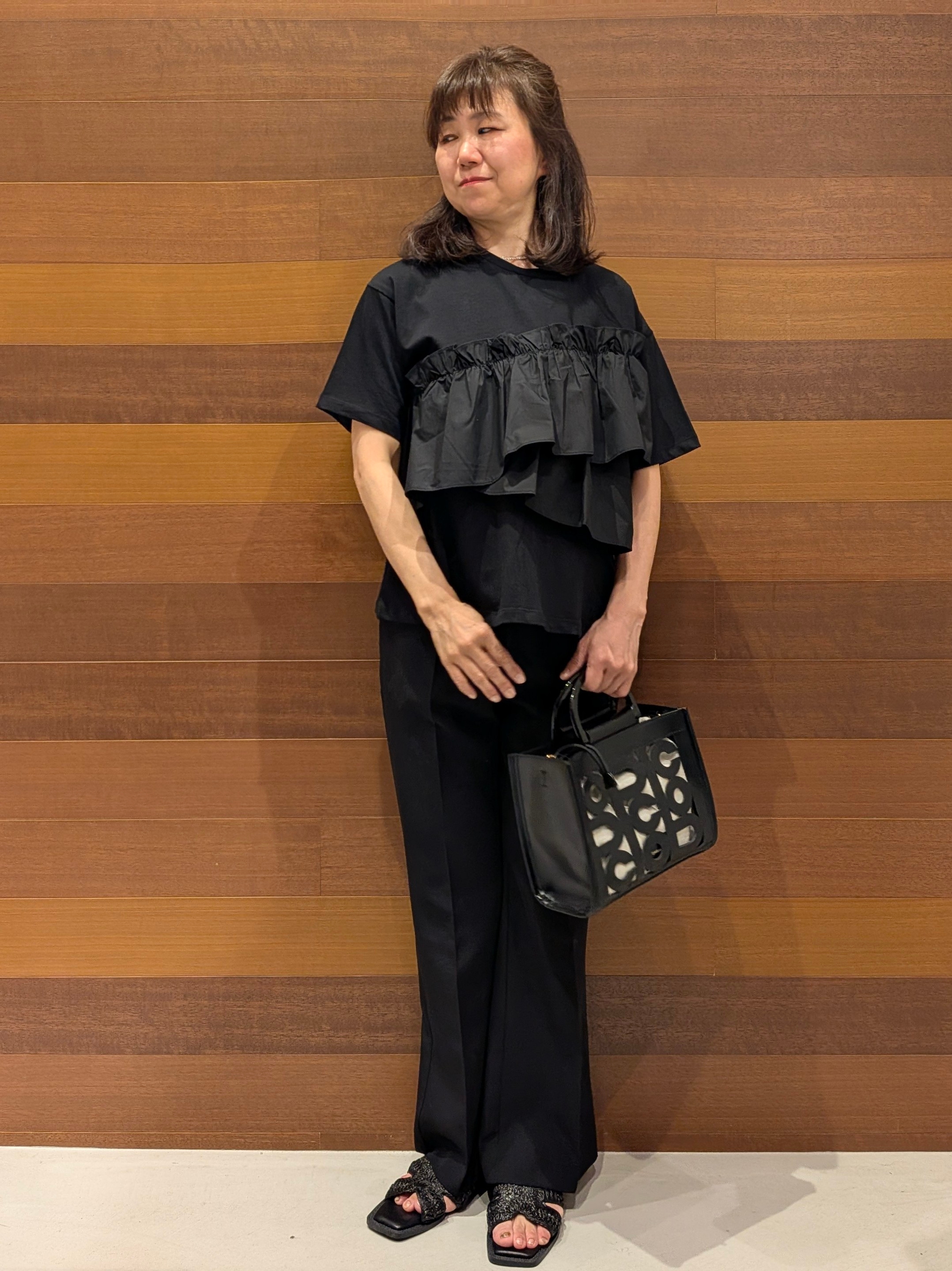 momoさんの「OPAQUE.CLIP｜【接触冷感】アシメフリルドッキングカットソー《洗濯機OK》」を使ったコーディネート