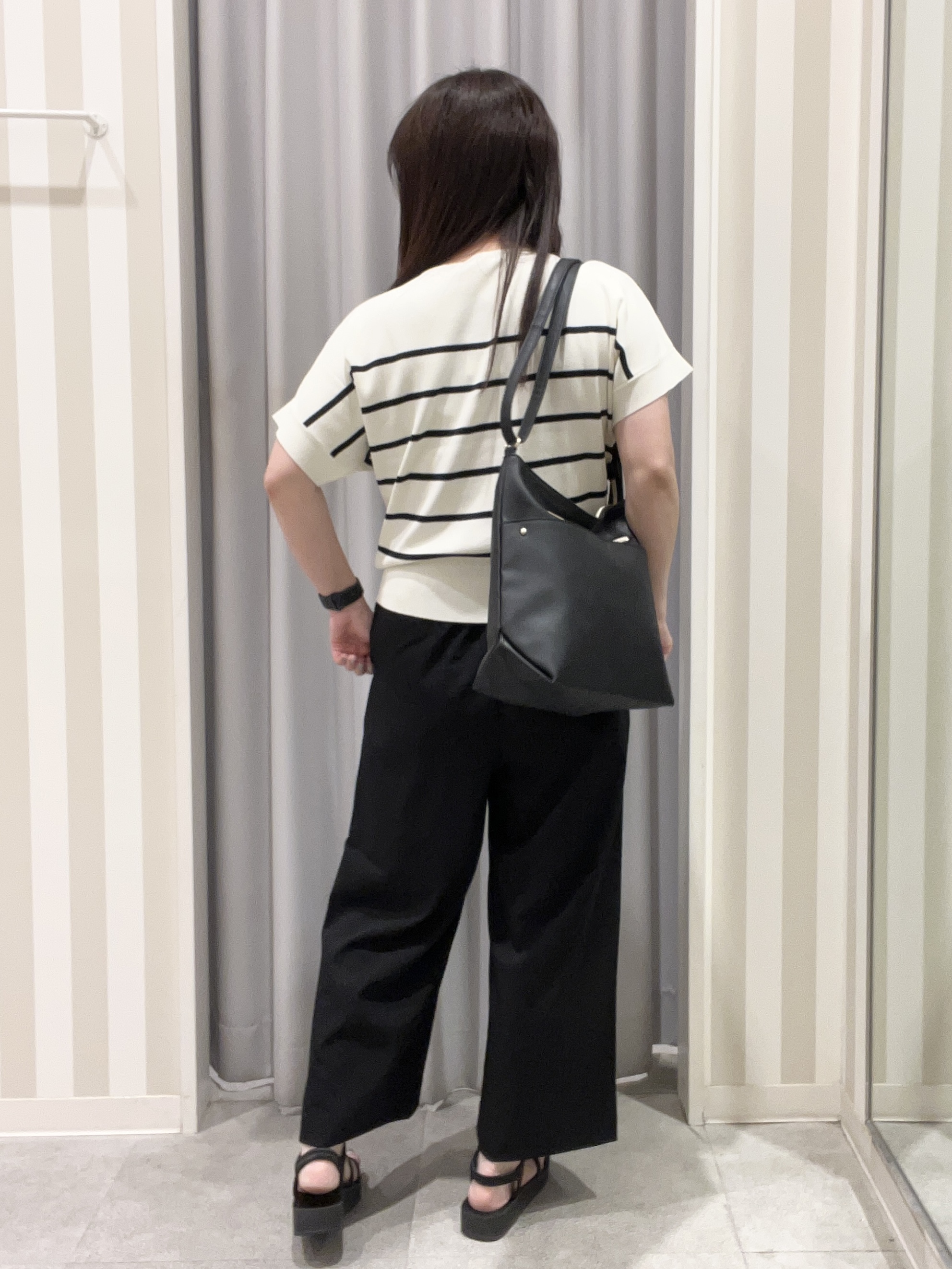 もーりぃさんの「SHOO･LA･RUE｜【毎日洗える/ひんやり/UV/S-LL】二の腕隠れる さらっとドルマン半袖ニット」を使ったコーディネート