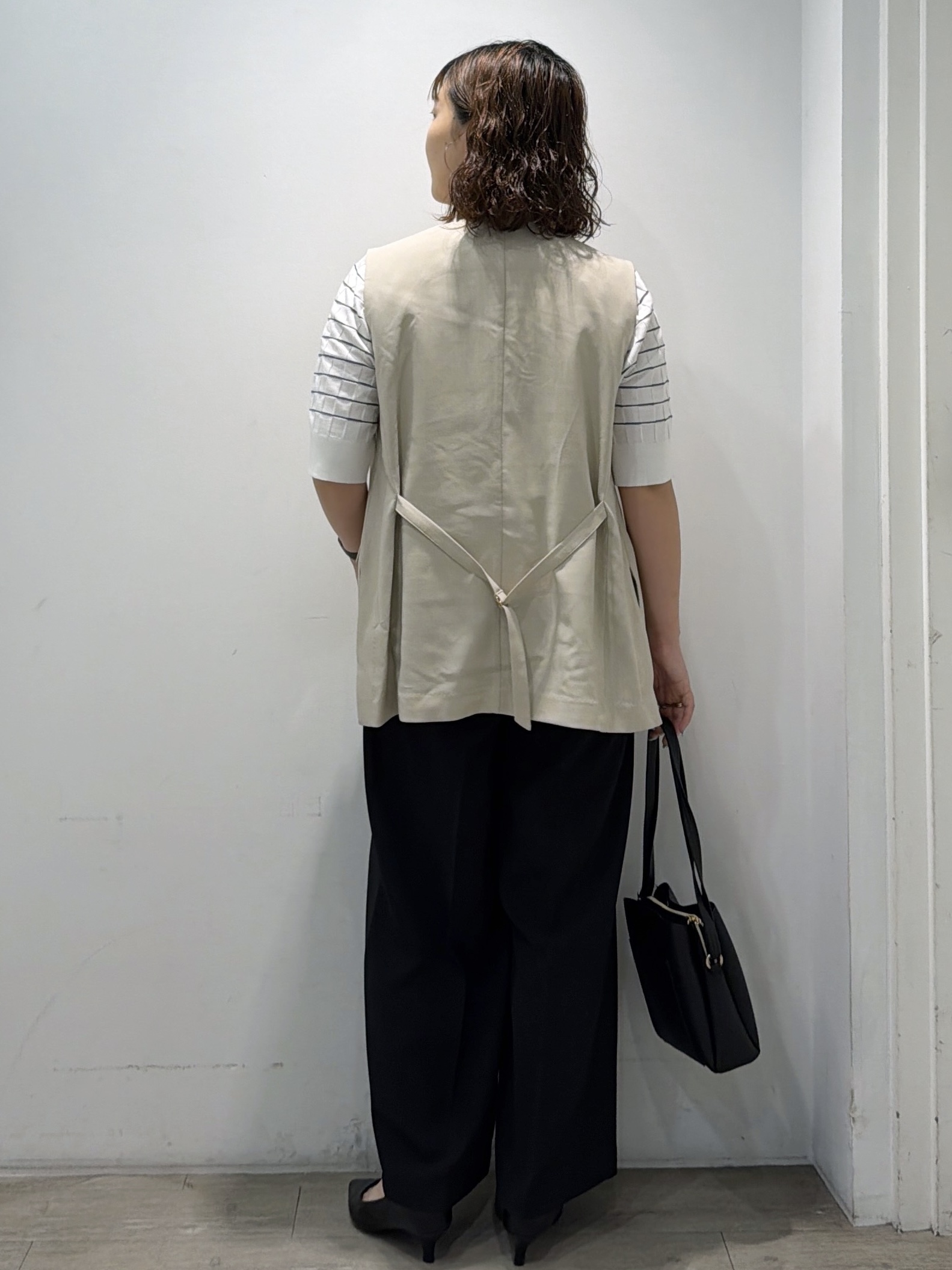 sumicaさんの「OPAQUE.CLIP｜リネンライク Vネックジレ【洗濯機OK】」を使ったコーディネート