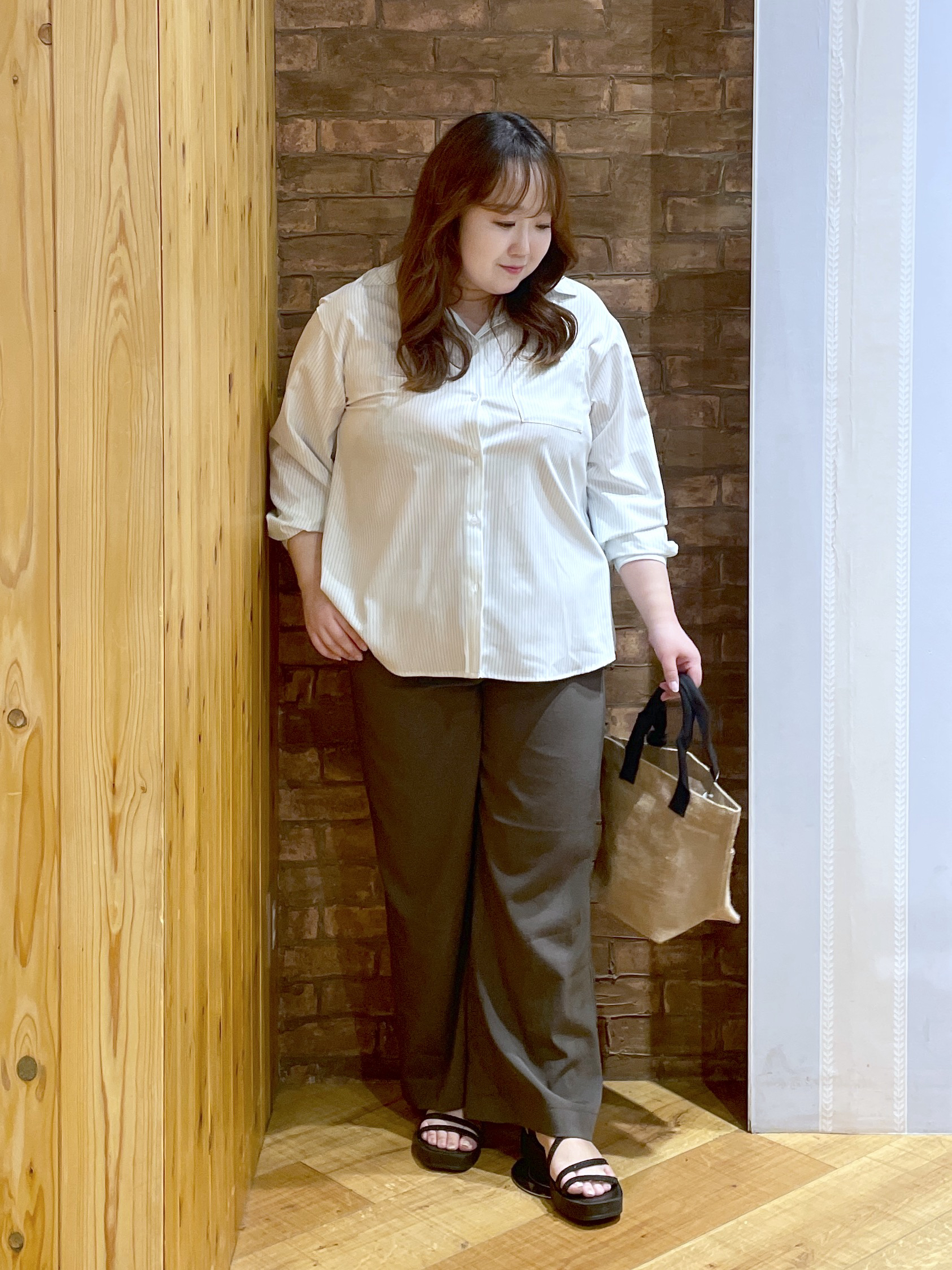 Risaさんの「SHOO･LA･RUE｜【ひんやり/UV/吸水速乾/洗濯後しわになりにくい】ラッシュガードにもなる ストライプシャツ」を使ったコーディネート