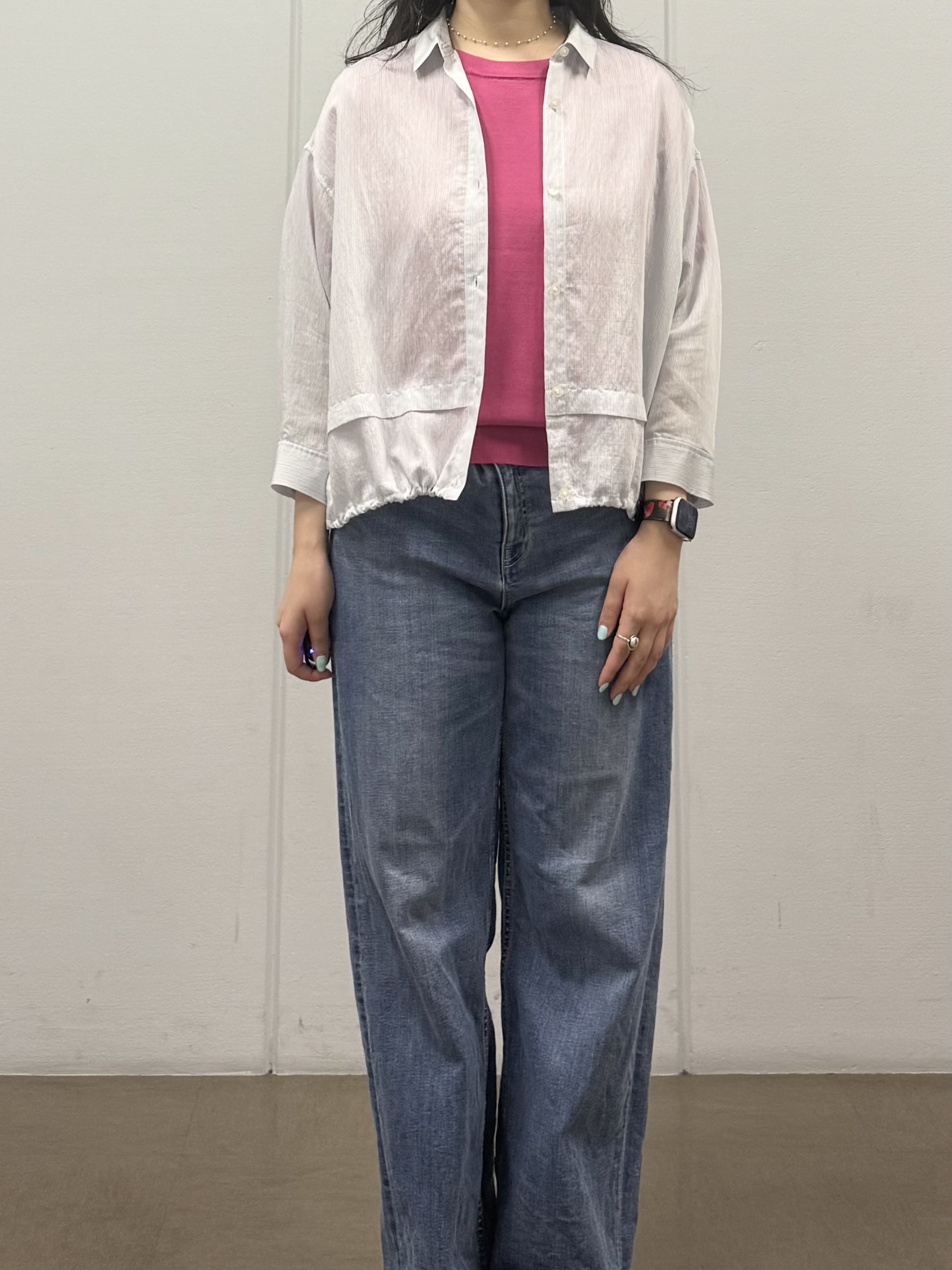 mizukiさんの「INDIVI｜【接触冷感／洗える／2WAY】ドロスト付 シアーシャンブレーシャツ」を使ったコーディネート
