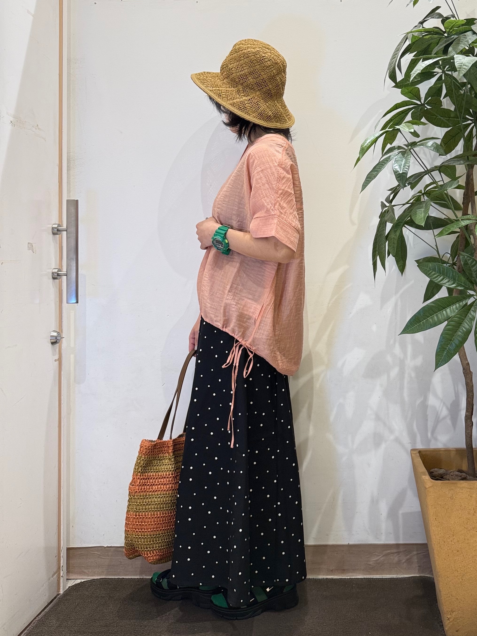 misakiさんの「SHOO･LA･RUE｜【高レビュー/体型カバー】インせず着られる スキッパー裾リボンブラウス」を使ったコーディネート