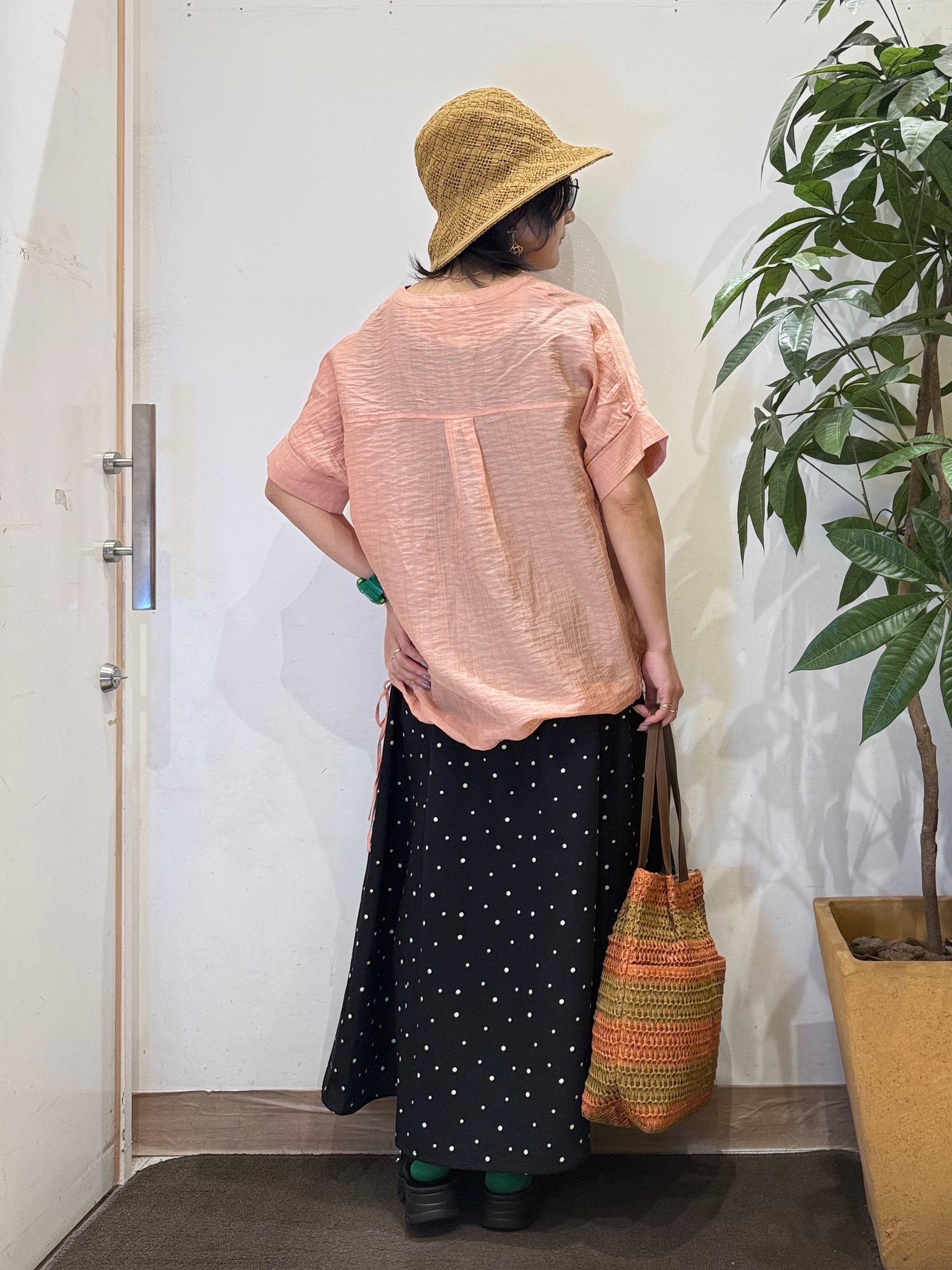 misakiさんの「SHOO･LA･RUE｜【高レビュー/体型カバー】インせず着られる スキッパー裾リボンブラウス」を使ったコーディネート