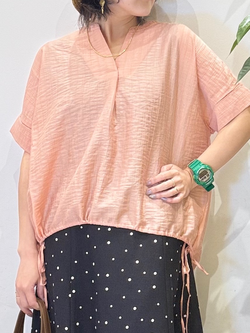 misakiさんの「SHOO･LA･RUE｜【高レビュー/体型カバー】インせず着られる スキッパー裾リボンブラウス」を使ったコーディネート