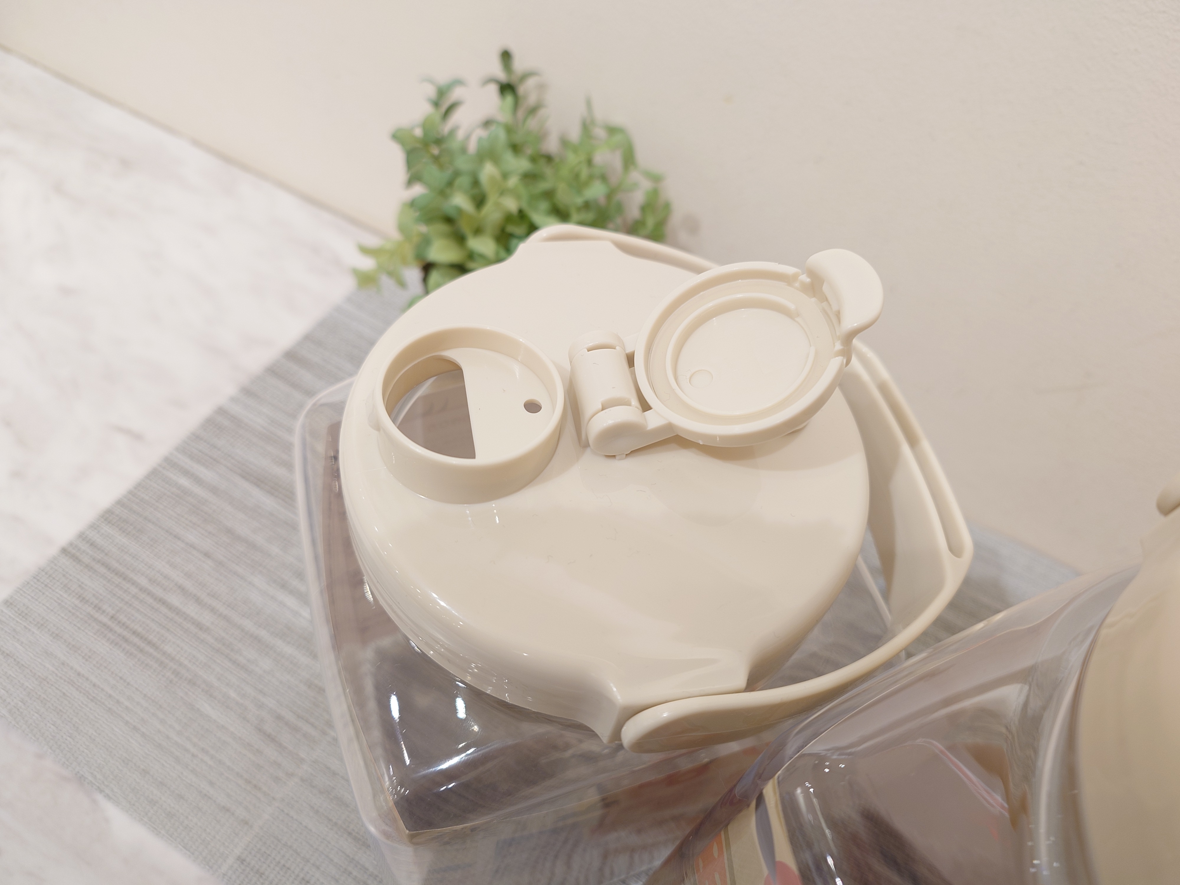 ミズさんの「212 KITCHEN STORE｜樹脂製 果実酒びん 角型 4.0L」を使ったコーディネート