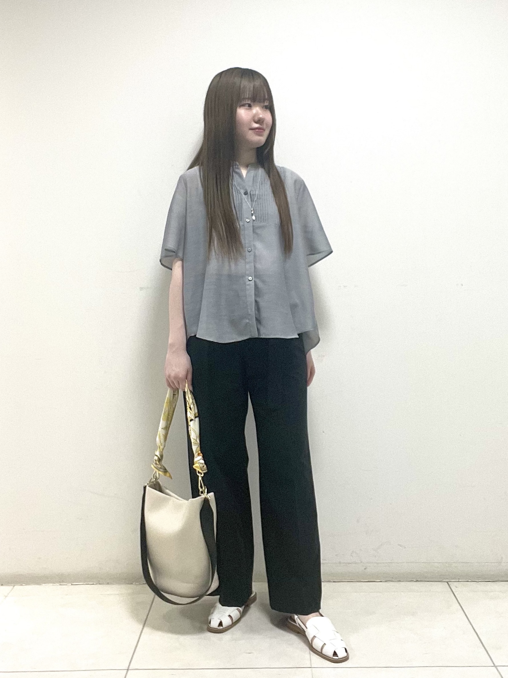 mさんの「INDIVI｜【接触冷感/洗える】シアーシャンブレーピンタックブラウス」を使ったコーディネート