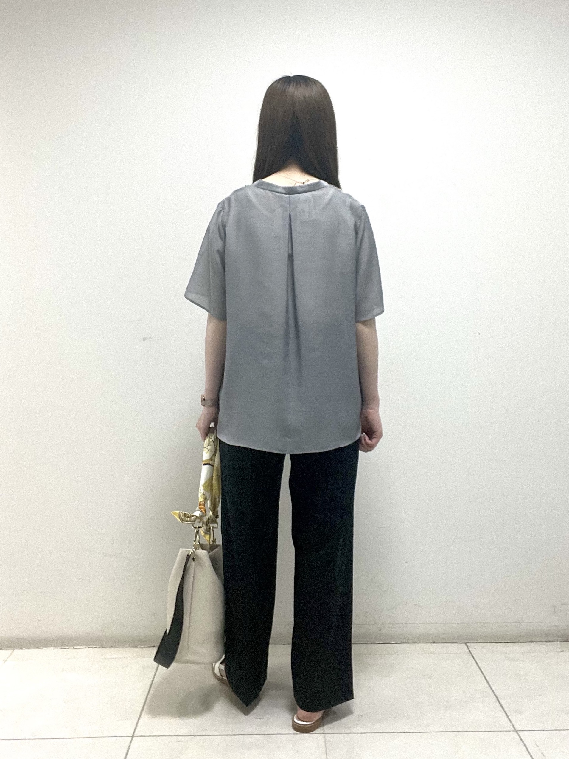 mさんの「INDIVI｜【接触冷感/洗える】シアーシャンブレーピンタックブラウス」を使ったコーディネート