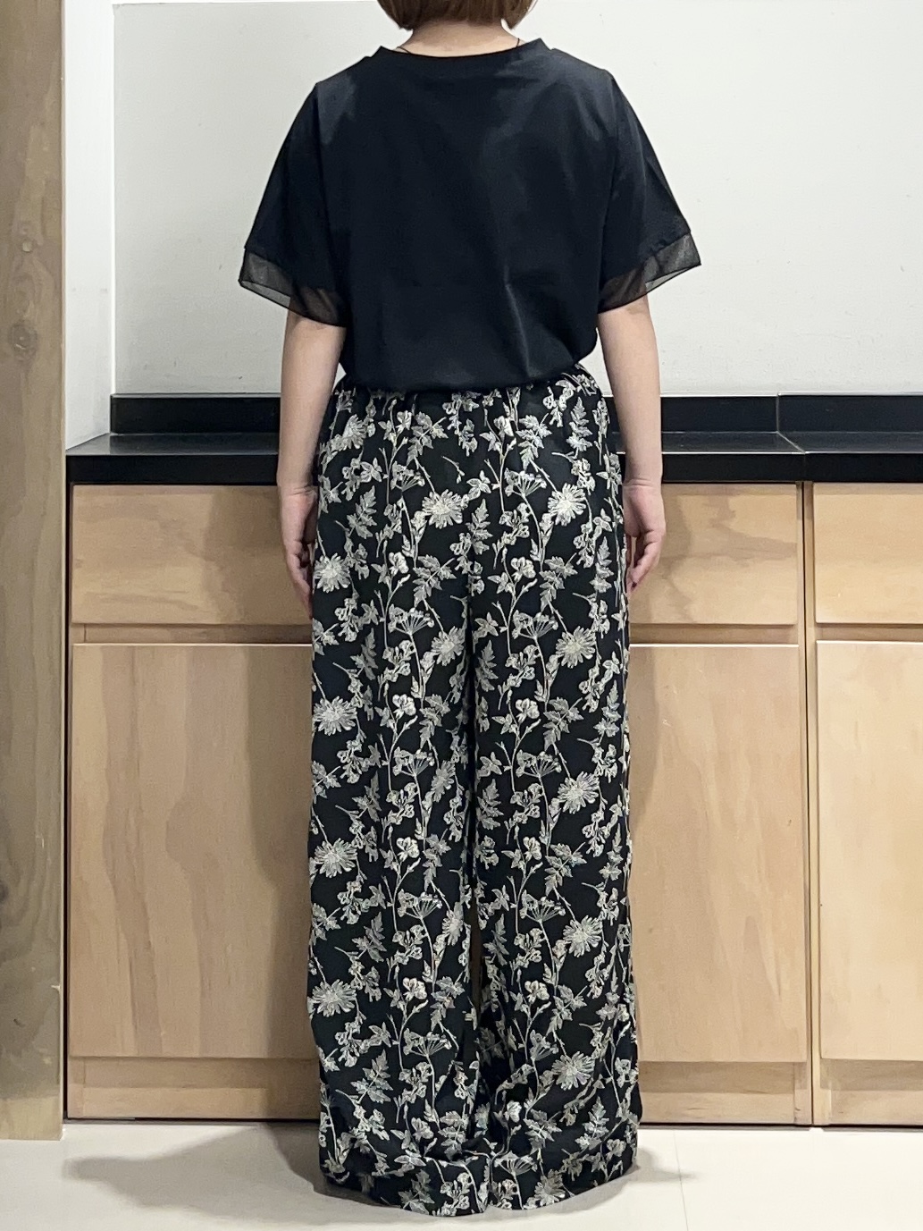 かのさんの「THE SHOP TK｜【M-XL/ひんやり】上品な透け感 袖口シアーTシャツ」を使ったコーディネート