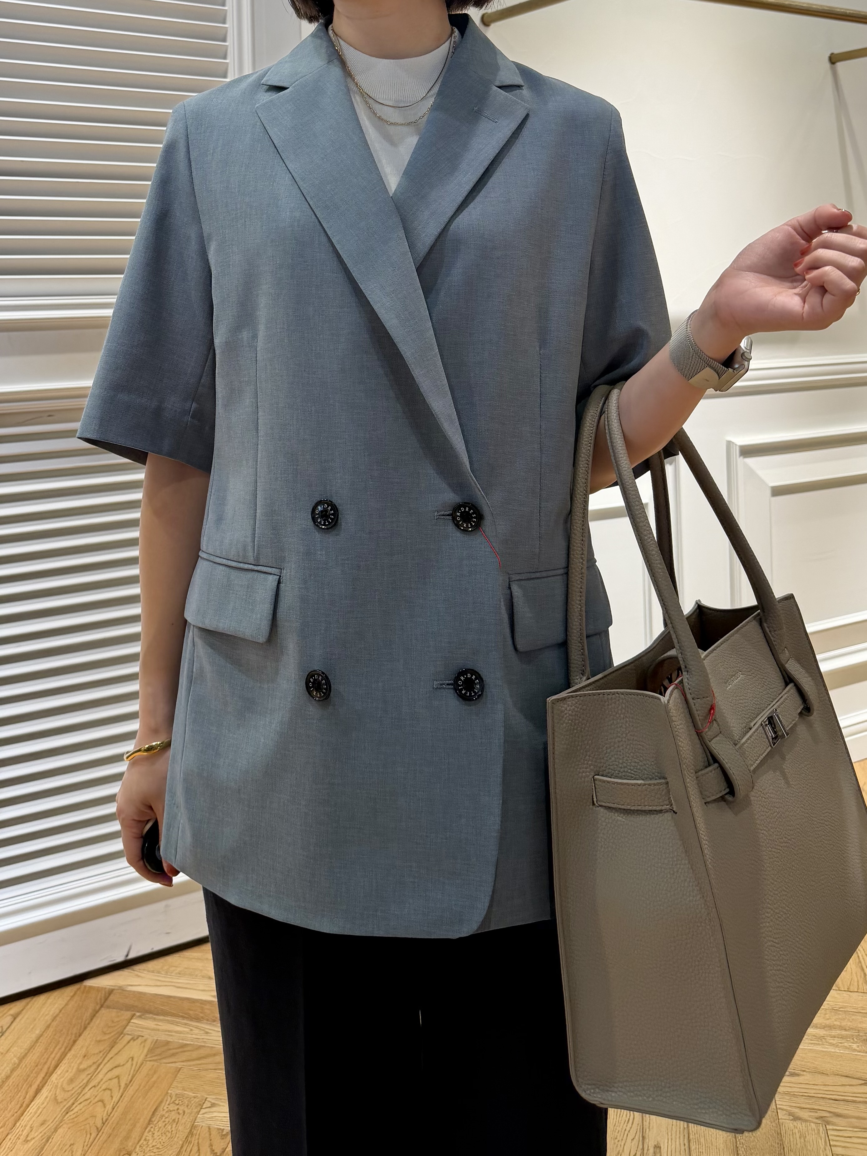 つじ まこさんの「DRESSTERIOR｜【ウォッシャブル】コットンシルクハーフスリーブニット」を使ったコーディネート