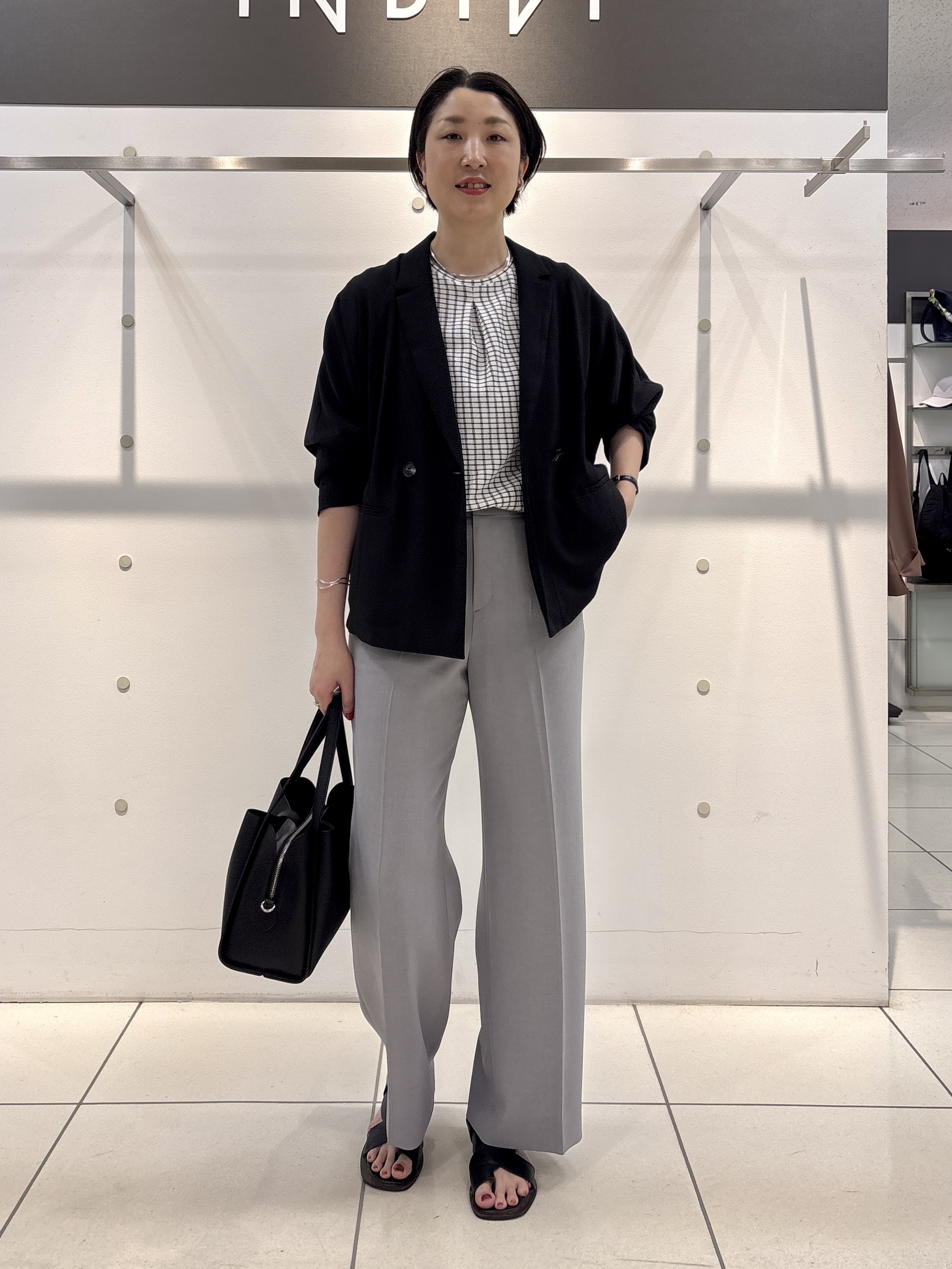 yuriさんの「INDIVI｜【UVケア／吸汗速乾】チェック柄タックボリュームスリーブトップス」を使ったコーディネート