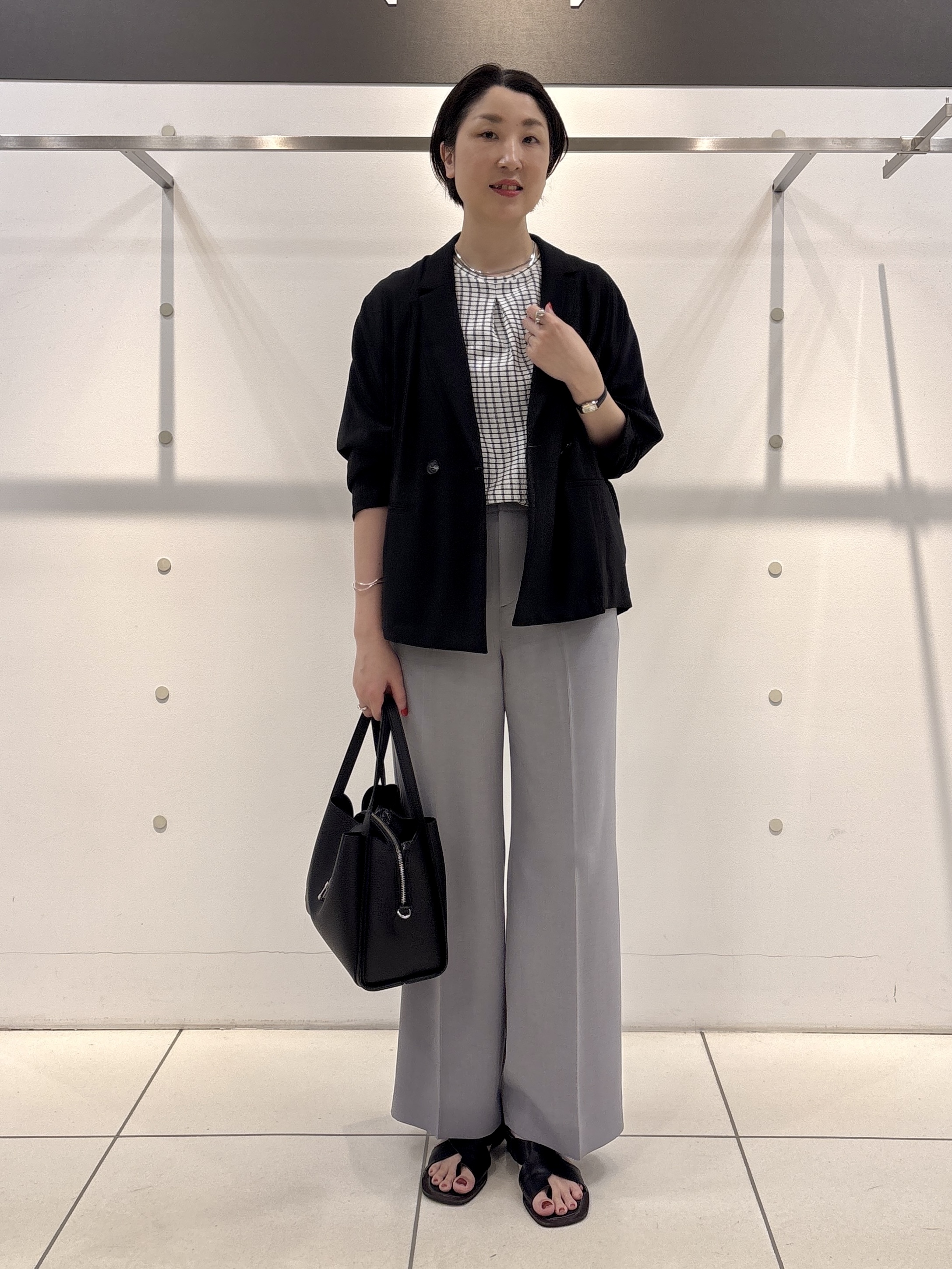 yuriさんの「INDIVI｜【UVケア／吸汗速乾】チェック柄タックボリュームスリーブトップス」を使ったコーディネート