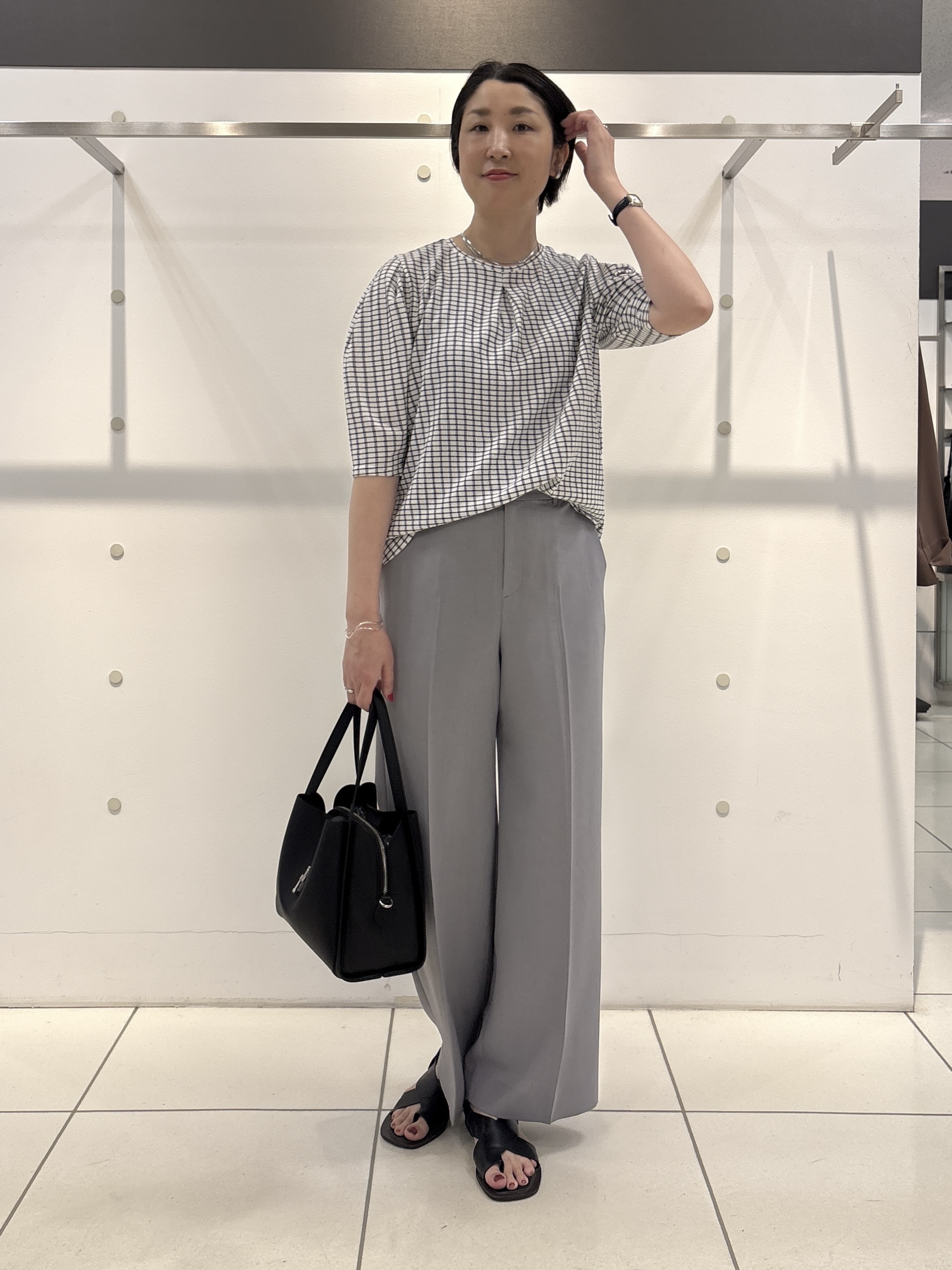 yuriさんの「INDIVI｜【UVケア／吸汗速乾】チェック柄タックボリュームスリーブトップス」を使ったコーディネート
