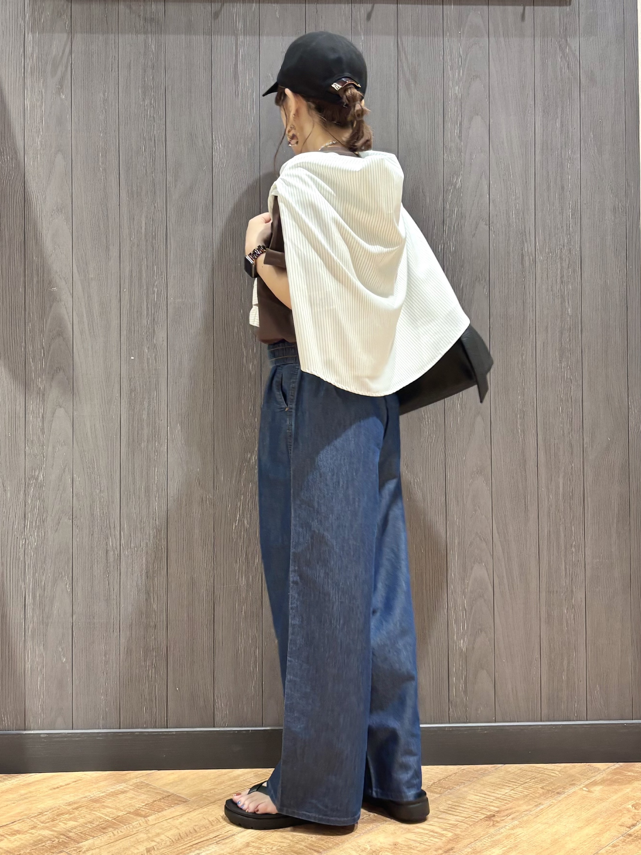 meiさんの「SHOO･LA･RUE｜【ひんやり/UV/吸水速乾/洗濯後しわになりにくい】ラッシュガードにもなる ストライプシャツ」を使ったコーディネート