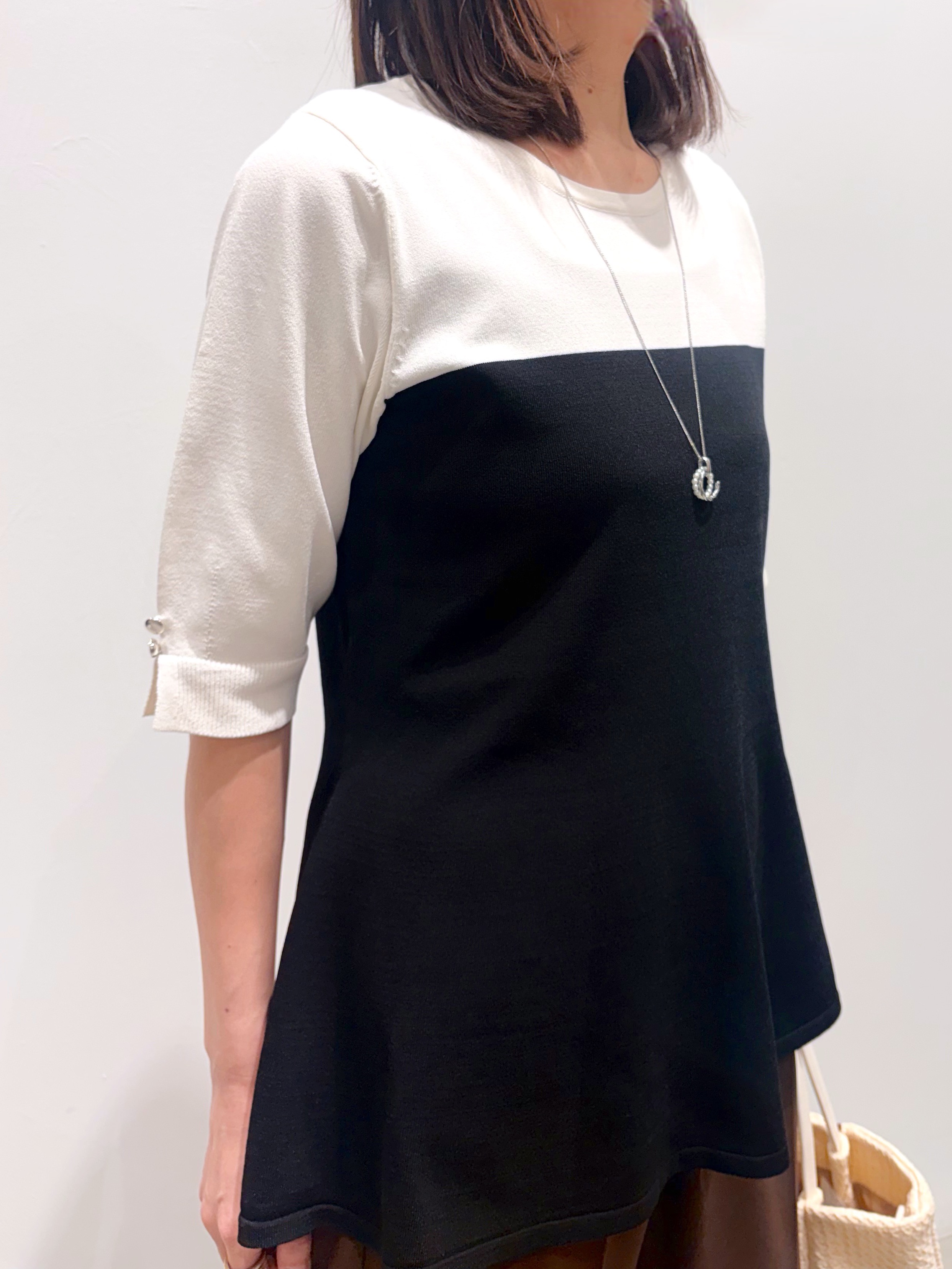 ＷＡさんの「grove｜【体型カバー/UV・ひんやり】一枚でコーデが決まる、配色フレアニットプルオーバー」を使ったコーディネート