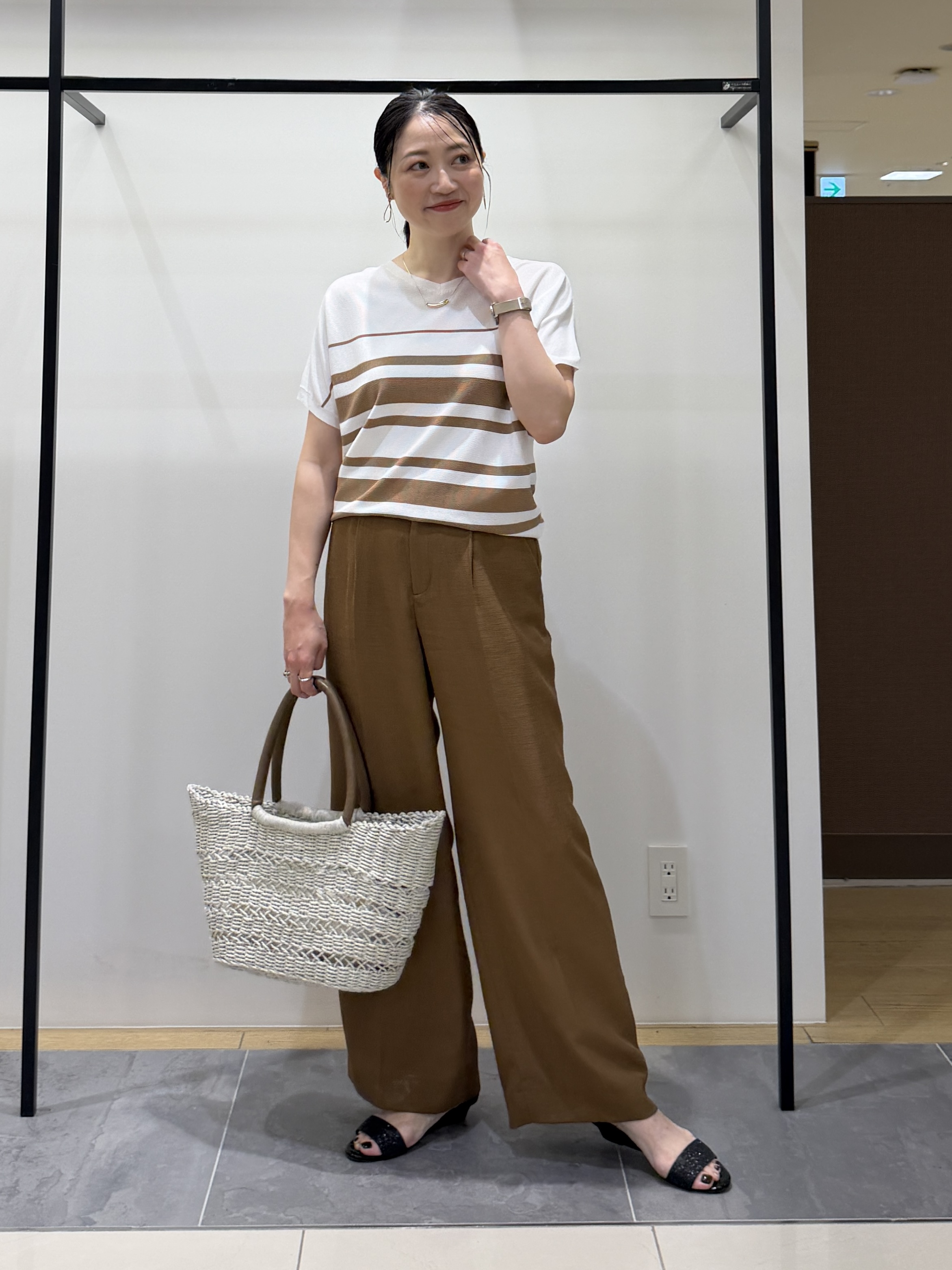 shihoさんの「INDIVI｜【洗える】ガーター編みVネックニットT」を使ったコーディネート