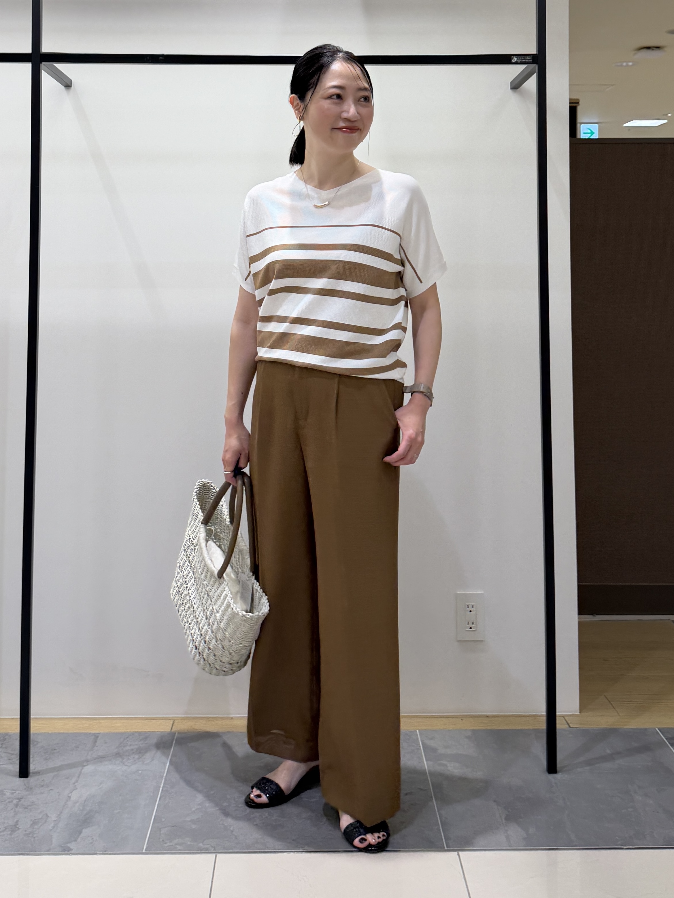 shihoさんの「INDIVI｜【洗える】ガーター編みVネックニットT」を使ったコーディネート
