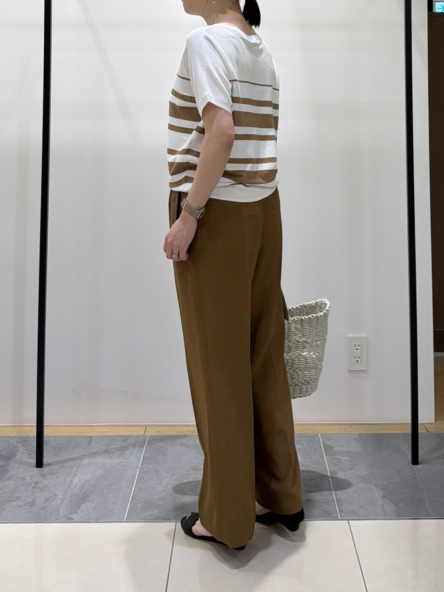 shihoさんの「INDIVI｜【洗える】ガーター編みVネックニットT」を使ったコーディネート