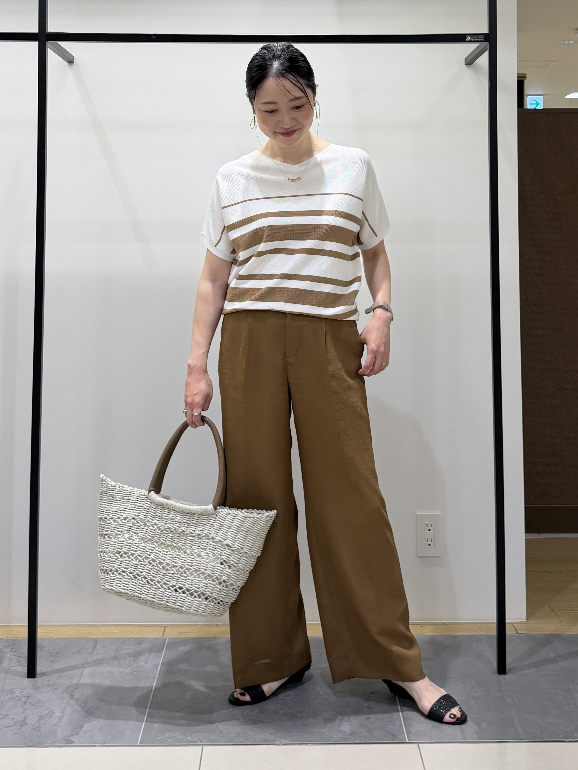 shihoさんの「INDIVI｜【洗える】ガーター編みVネックニットT」を使ったコーディネート