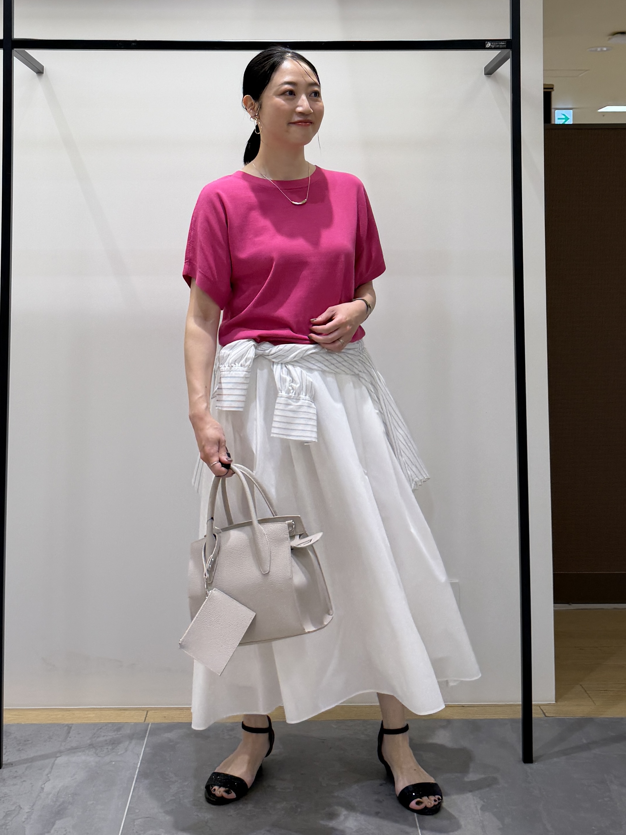 shihoさんの「INDIVI｜【洗える／コットン】ドライタッチさらりニットT」を使ったコーディネート