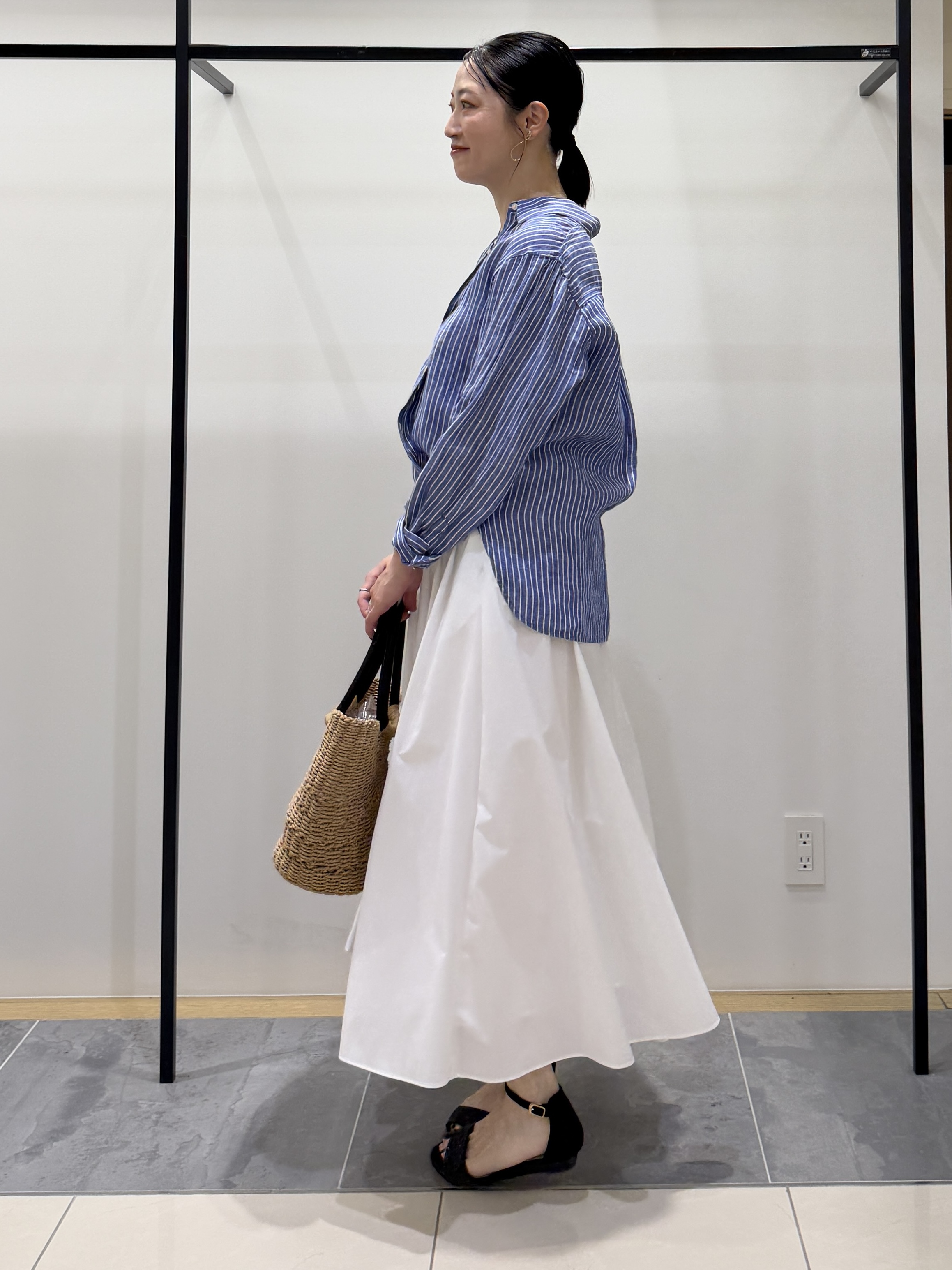shihoさんの「INDIVI｜【接触冷感／2WAY】カシュクールリネンシャツ」を使ったコーディネート