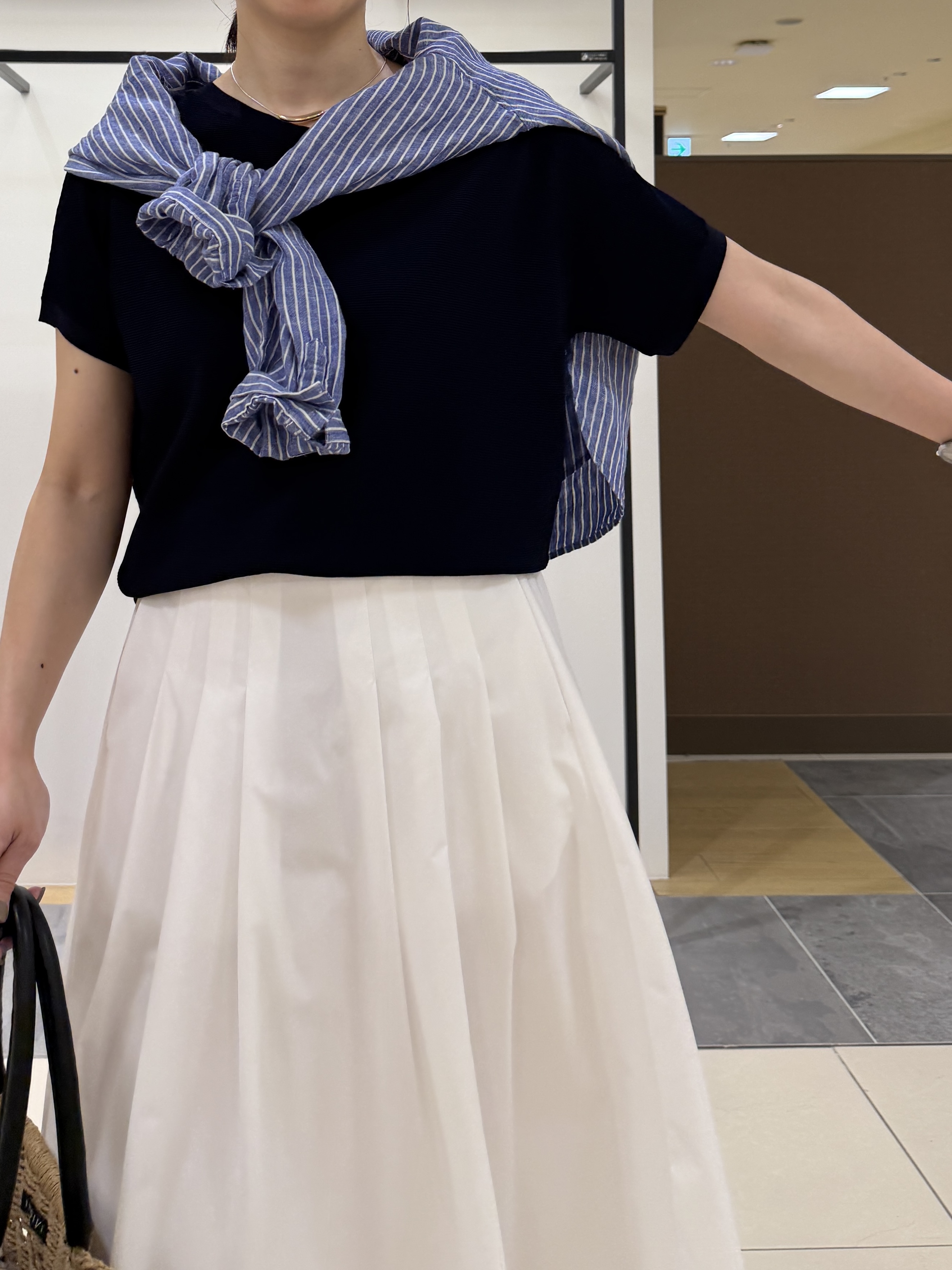 shihoさんの「INDIVI｜【洗える】ガーター編みVネックニットT」を使ったコーディネート