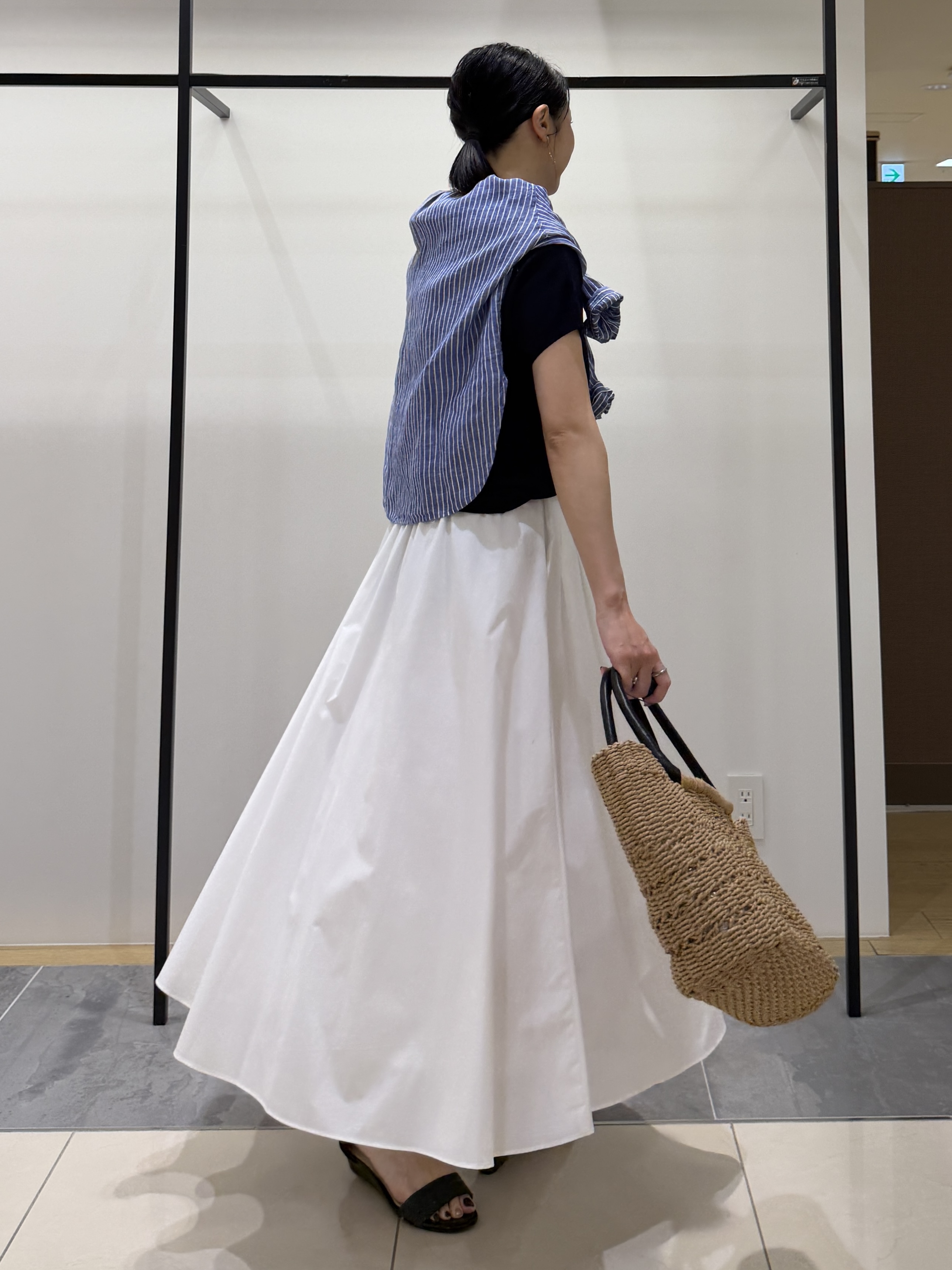 shihoさんの「INDIVI｜【洗える】ガーター編みVネックニットT」を使ったコーディネート