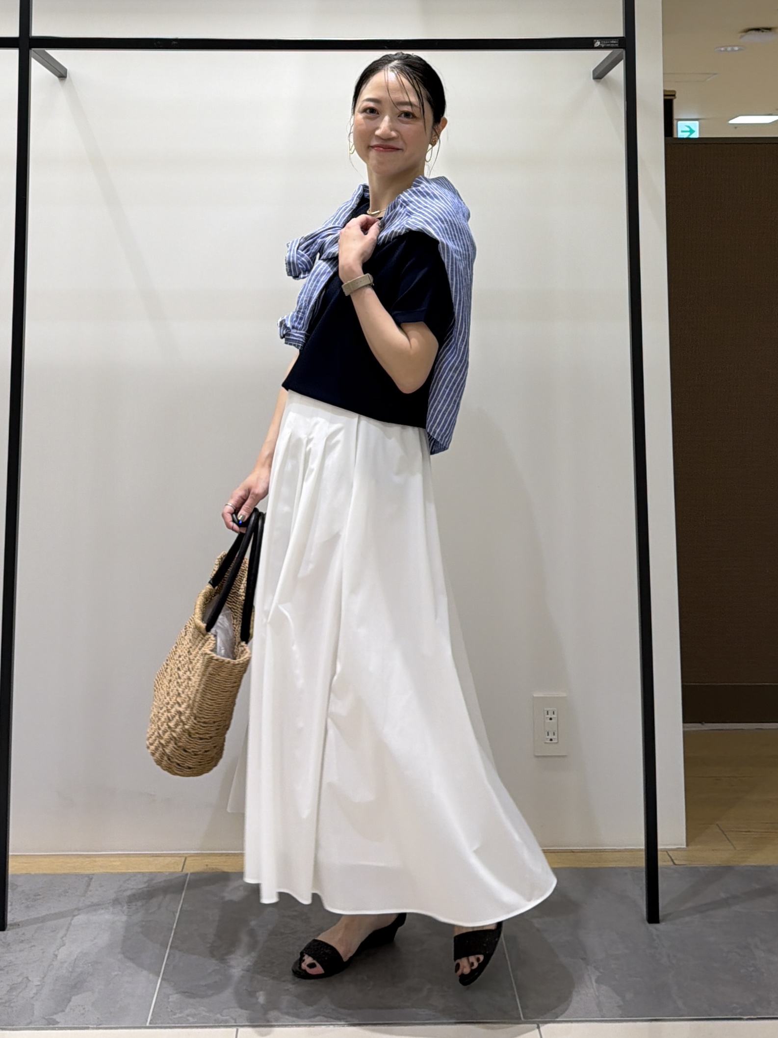 shihoさんの「INDIVI｜【洗える】ガーター編みVネックニットT」を使ったコーディネート