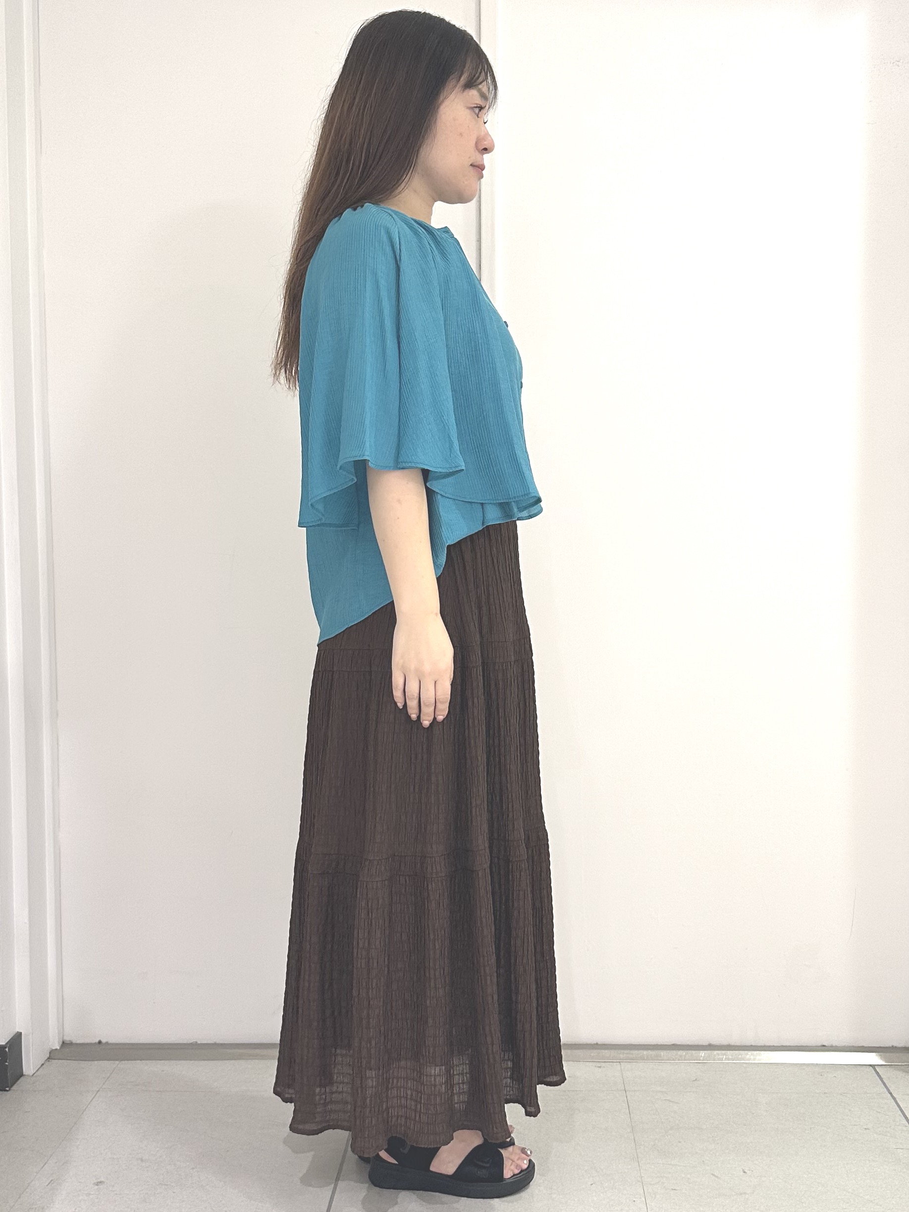 miさんの「Reflect｜ドビーストライプケープスリーブブラウス」を使ったコーディネート