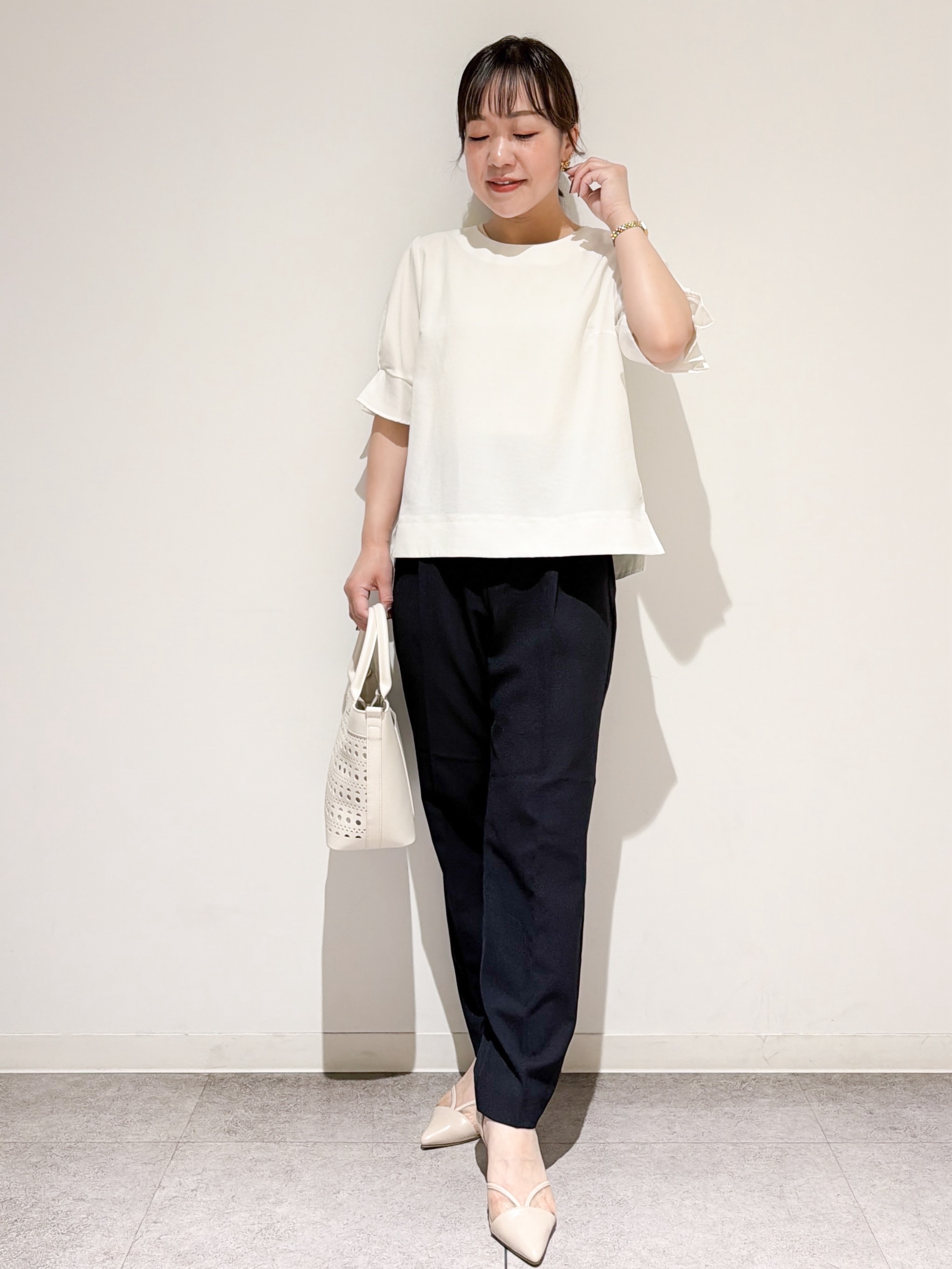 すずママさんの「OPAQUE.CLIP｜【接触冷感】タックパフスリーブブラウス《吸水速乾／防シワ／洗濯機OK／XS～3L／6col》」を使ったコーディネート