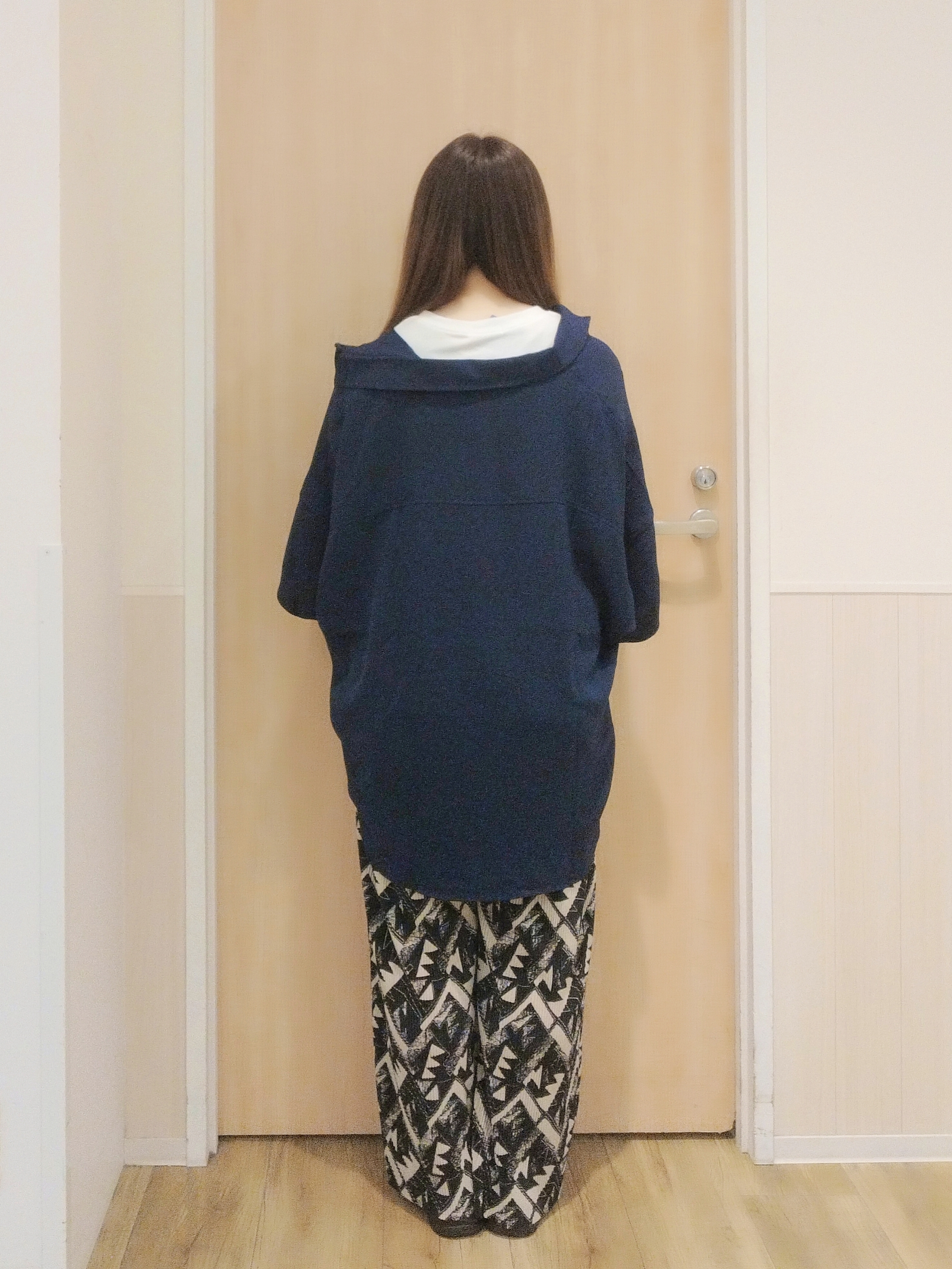mさんの「SHOO･LA･RUE｜【高レビュー/洗濯後しわになりにくい/体型カバー】きちんとゆるっと 大人の抜け感 ポンチョ風カラーシ」を使ったコーディネート