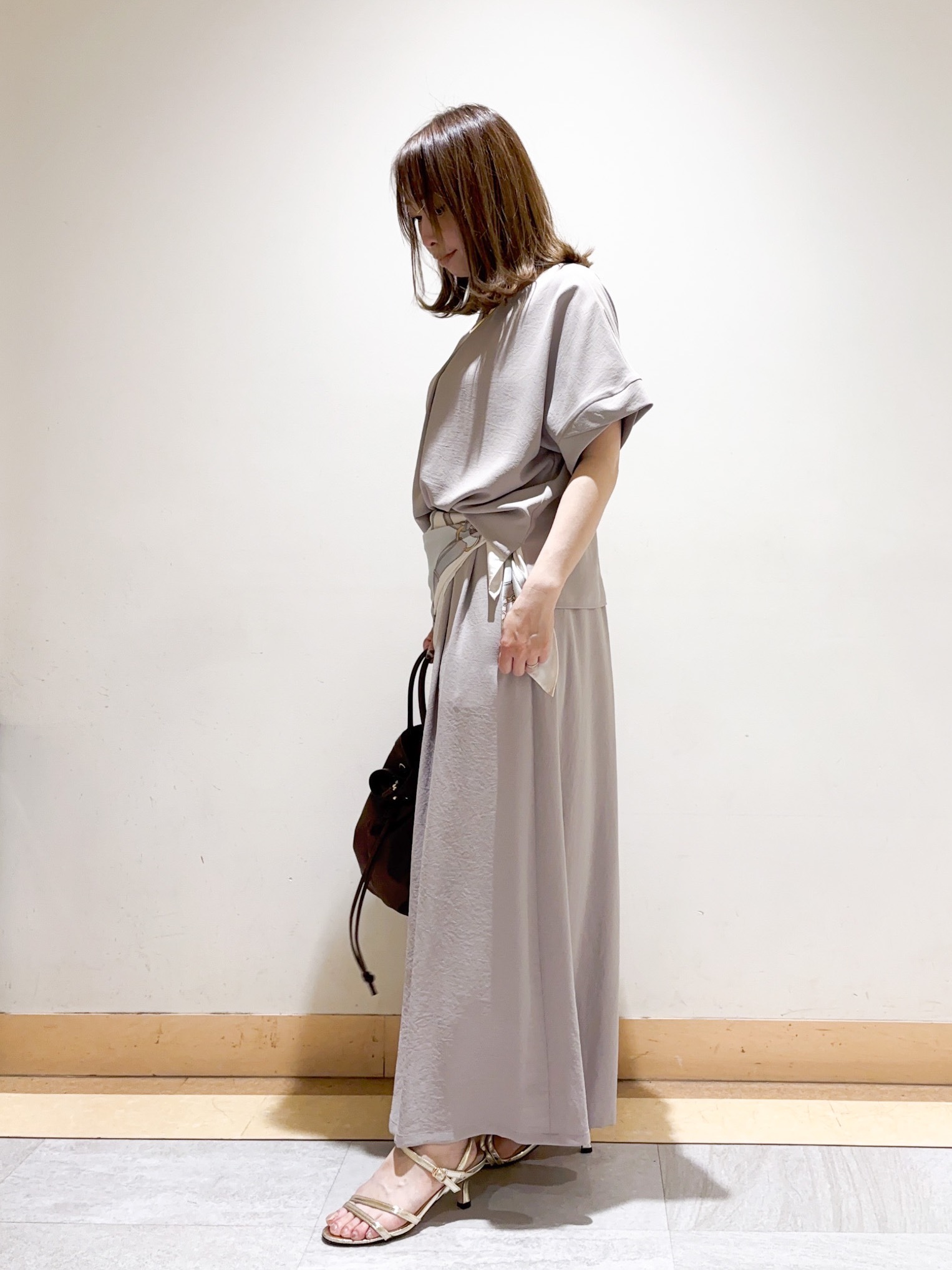 sattoさんの「UNTITLED｜【前後2WAY/はっ水/セットアップ可】リラクシーフレンチスリーブブラウス」を使ったコーディネート