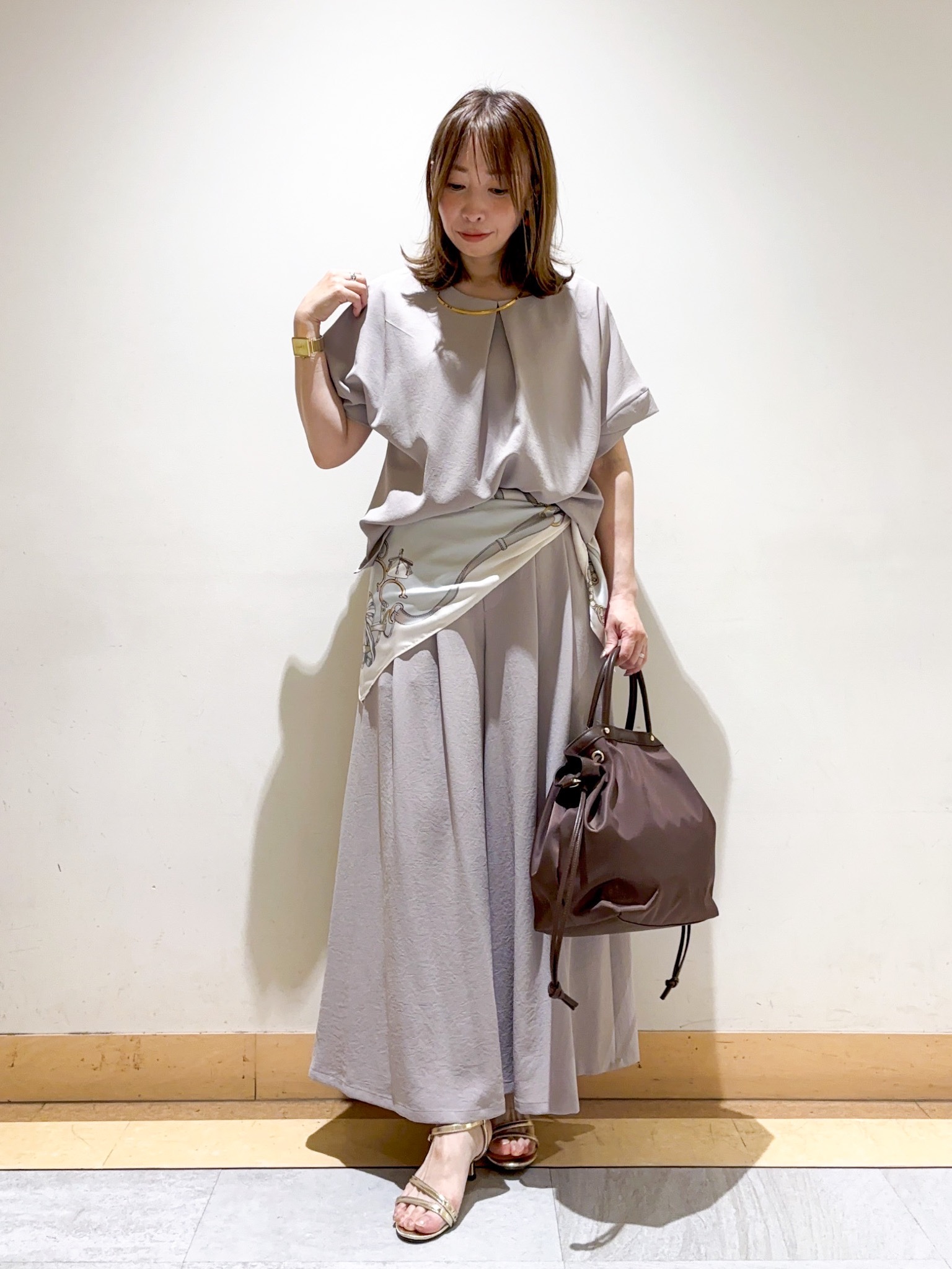sattoさんの「UNTITLED｜【前後2WAY/はっ水/セットアップ可】リラクシーフレンチスリーブブラウス」を使ったコーディネート