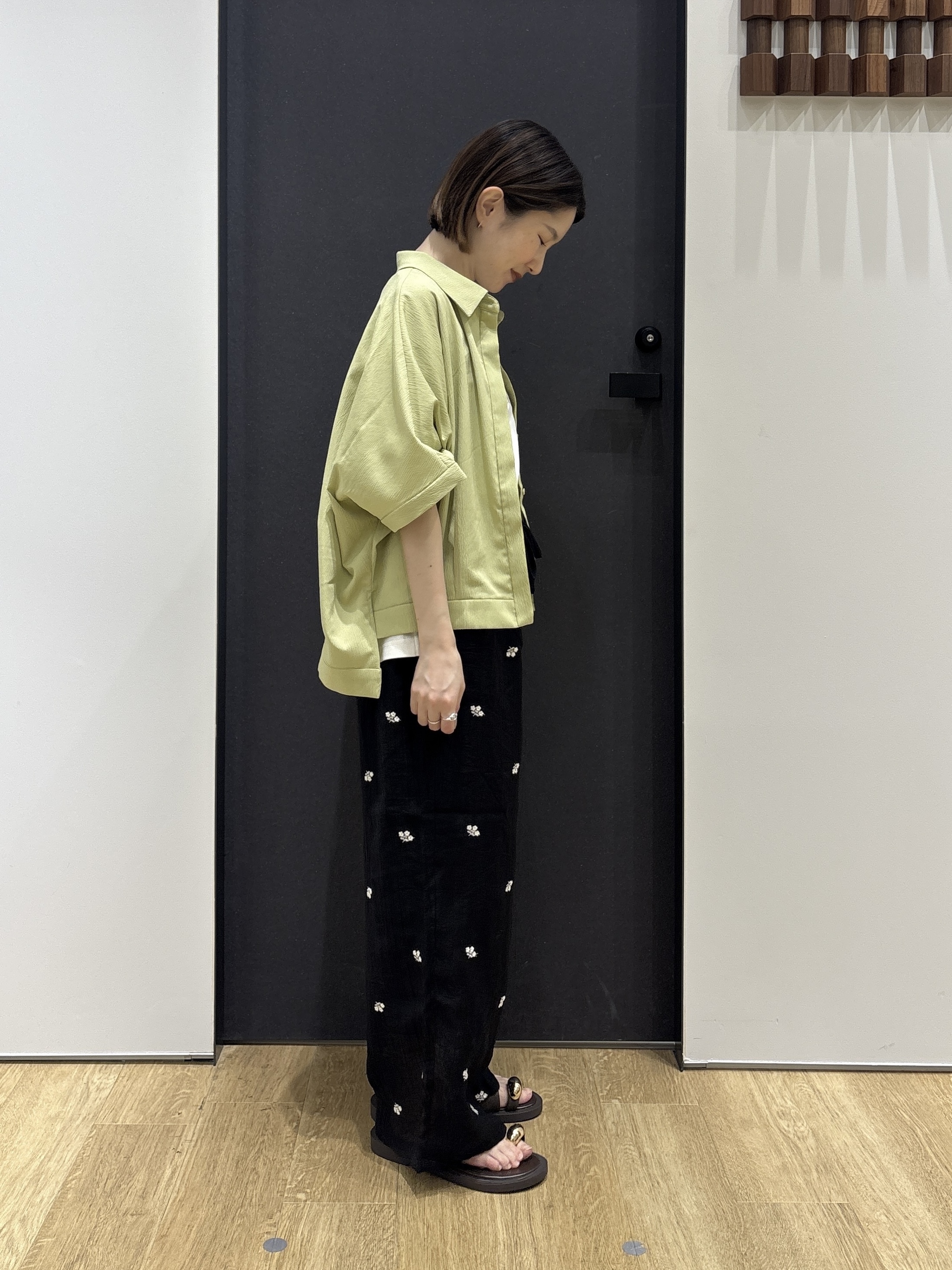 risaさんの「Dessin｜タックヘム クロップドシュリンクシャツ」を使ったコーディネート