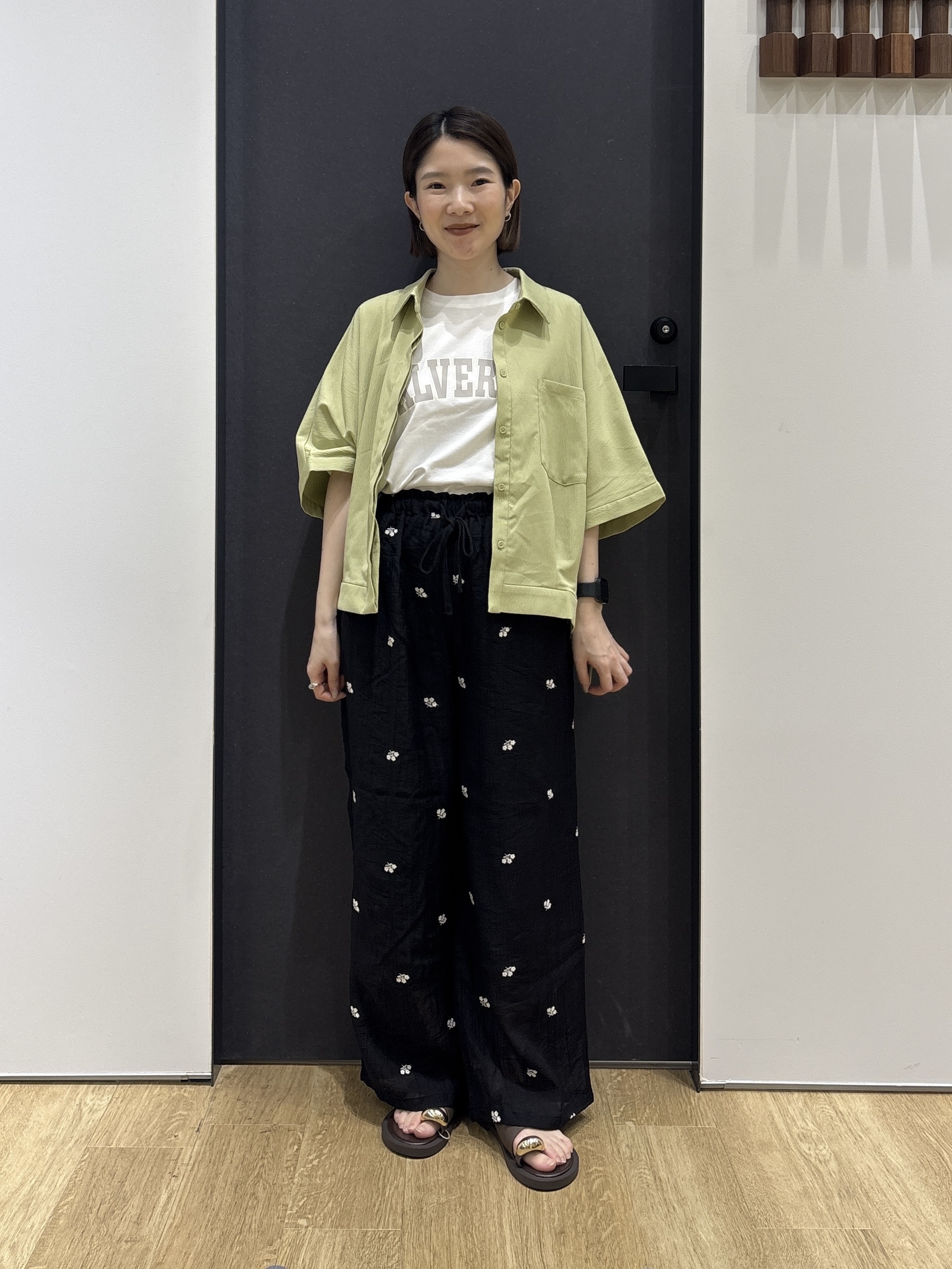 risaさんの「Dessin｜タックヘム クロップドシュリンクシャツ」を使ったコーディネート