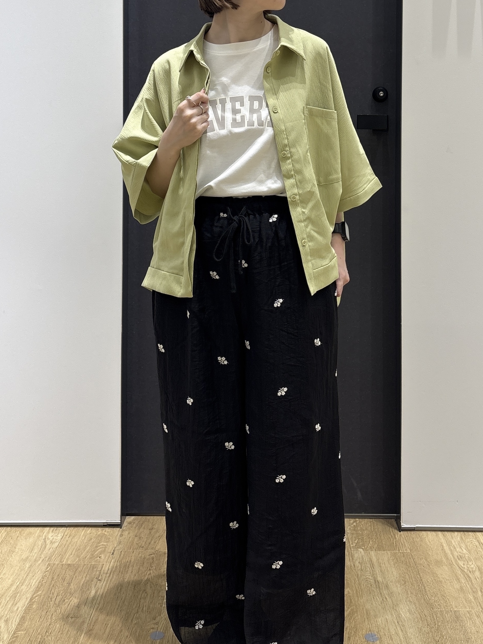 risaさんの「Dessin｜タックヘム クロップドシュリンクシャツ」を使ったコーディネート