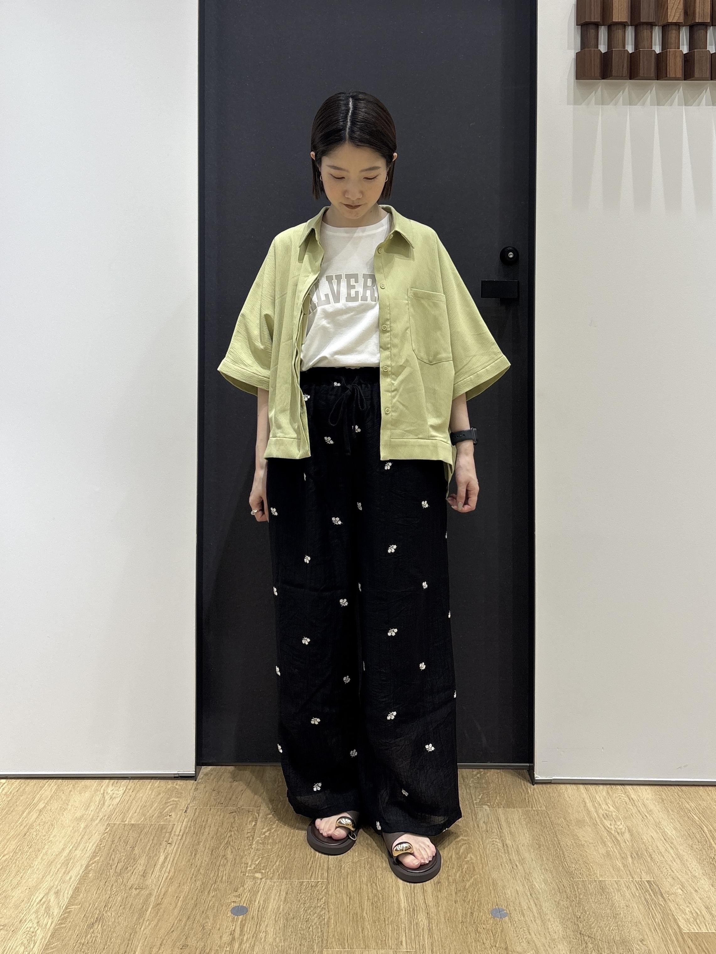 risaさんの「Dessin｜タックヘム クロップドシュリンクシャツ」を使ったコーディネート