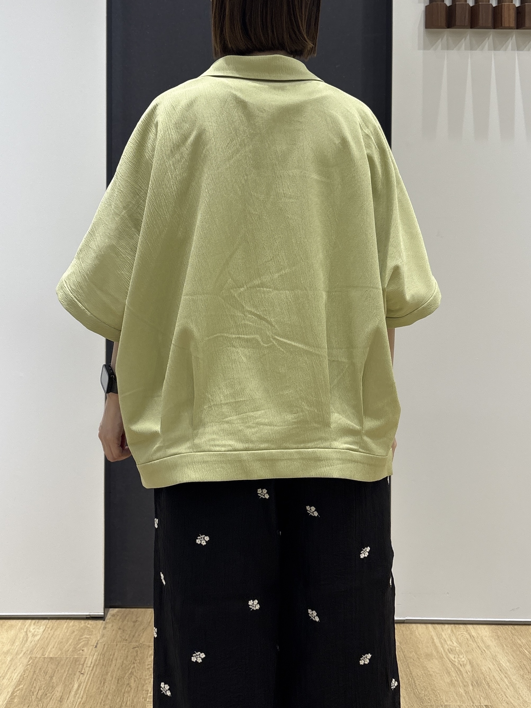 risaさんの「Dessin｜タックヘム クロップドシュリンクシャツ」を使ったコーディネート