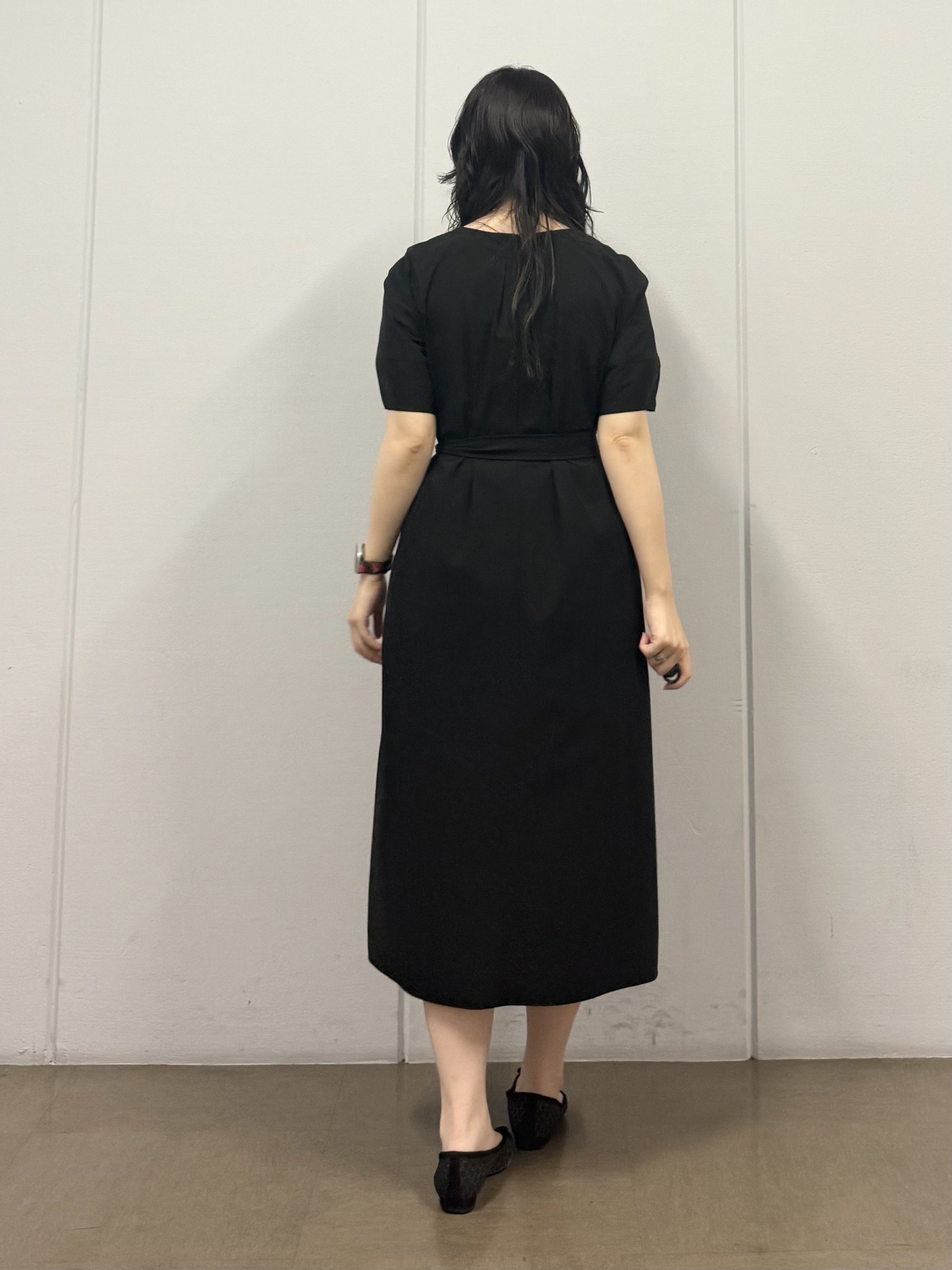 mizukiさんの「INDIVI｜【接触冷感／洗える／2WAY】ドロスト付 シアーシャンブレーシャツ」を使ったコーディネート