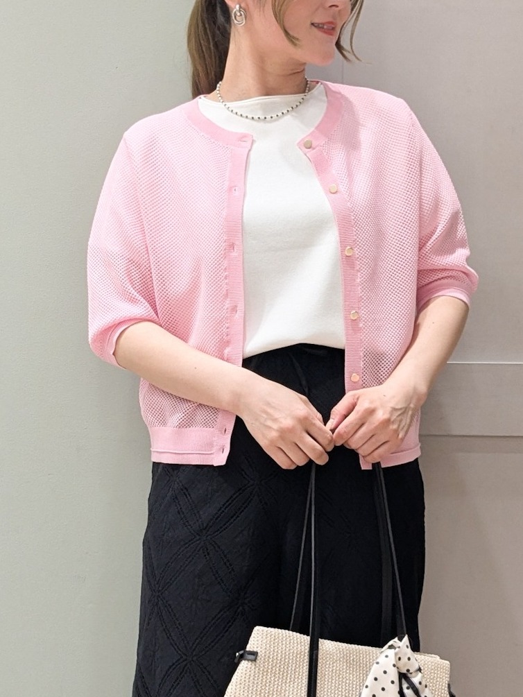 kuwawaさんの「grove｜【貴島明日香さん着用・洗える】透けない、大人のメッシュカーディガン」を使ったコーディネート