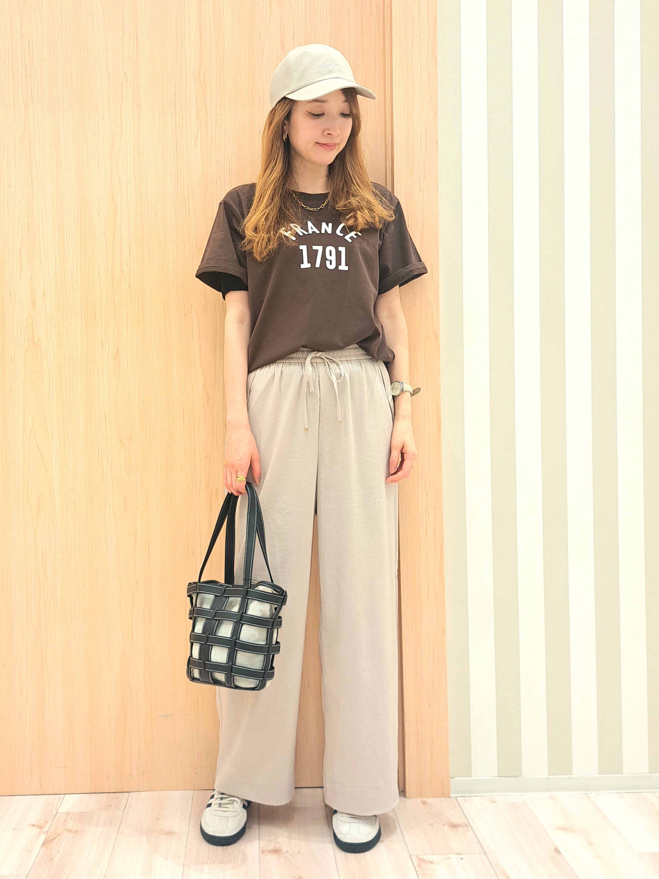 kanaさんの「SHOO･LA･RUE｜【綿100%/ひんやり/S-LL】選べる3柄 大人のプリントTシャツ」を使ったコーディネート