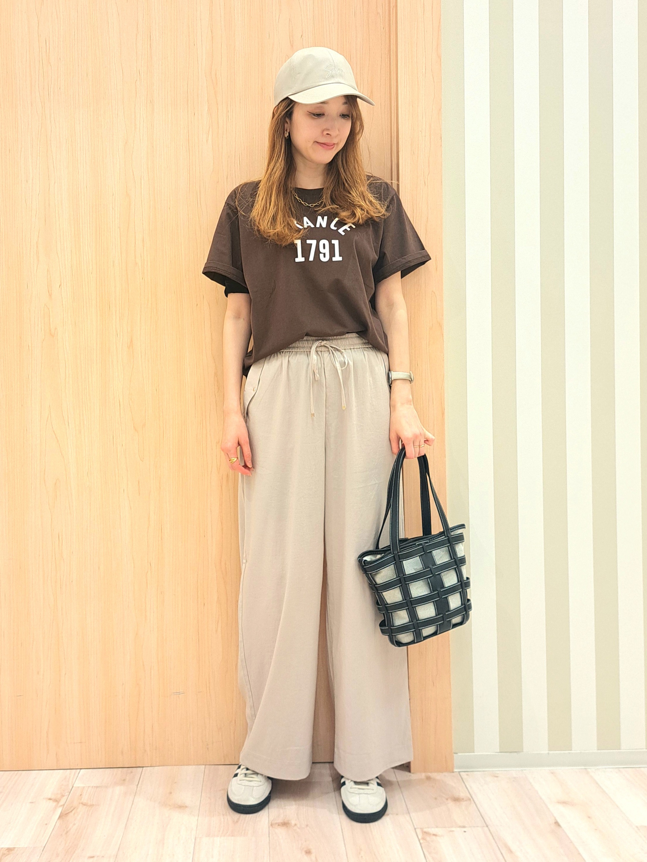kanaさんの「SHOO･LA･RUE｜【綿100%/ひんやり/S-LL】選べる3柄 大人のプリントTシャツ」を使ったコーディネート