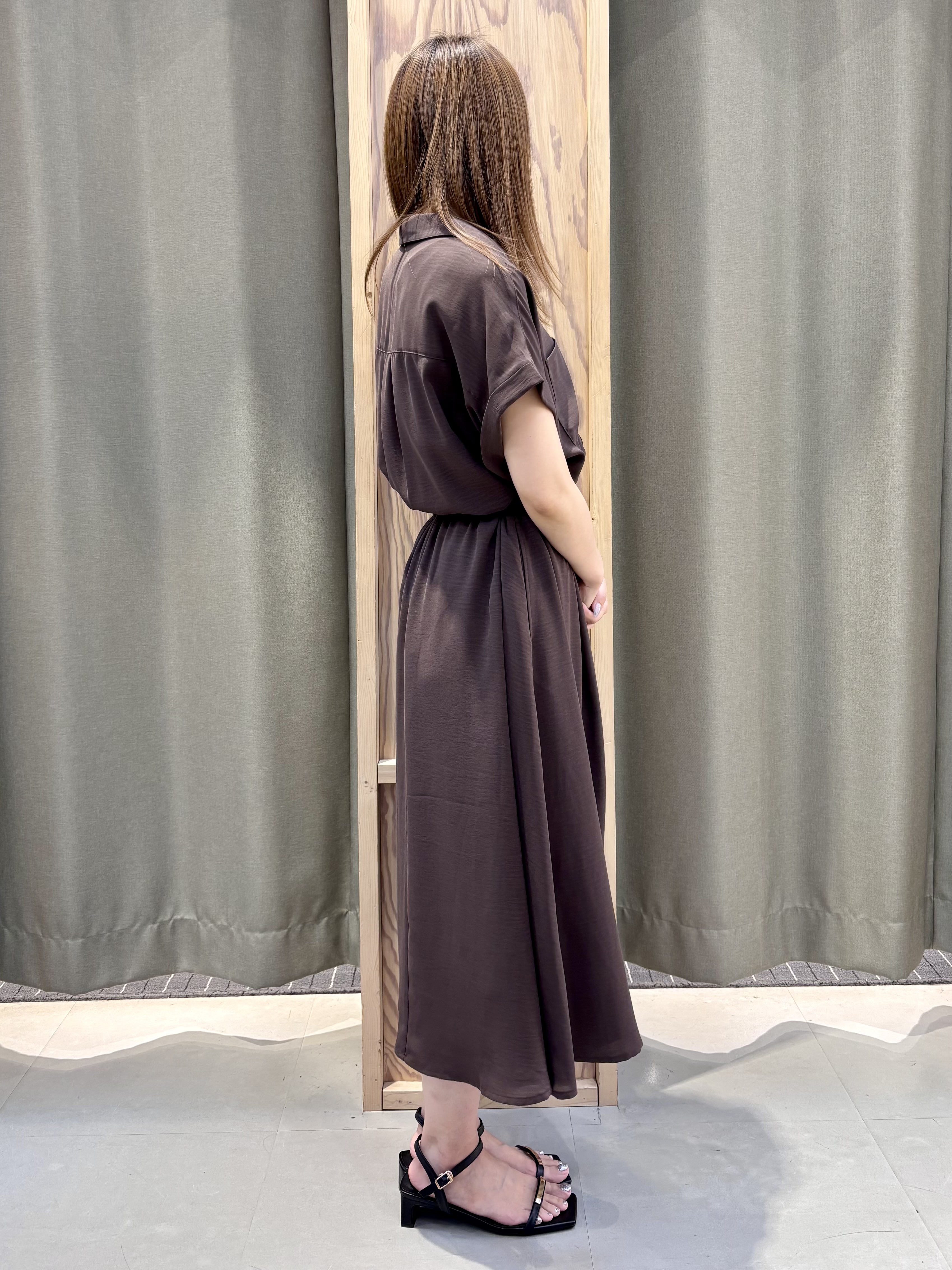 HaNeさんの「THE SHOP TK｜【ひんやり】顔周りがぱっと華やぐ きらり艶めくタンクトップ」を使ったコーディネート