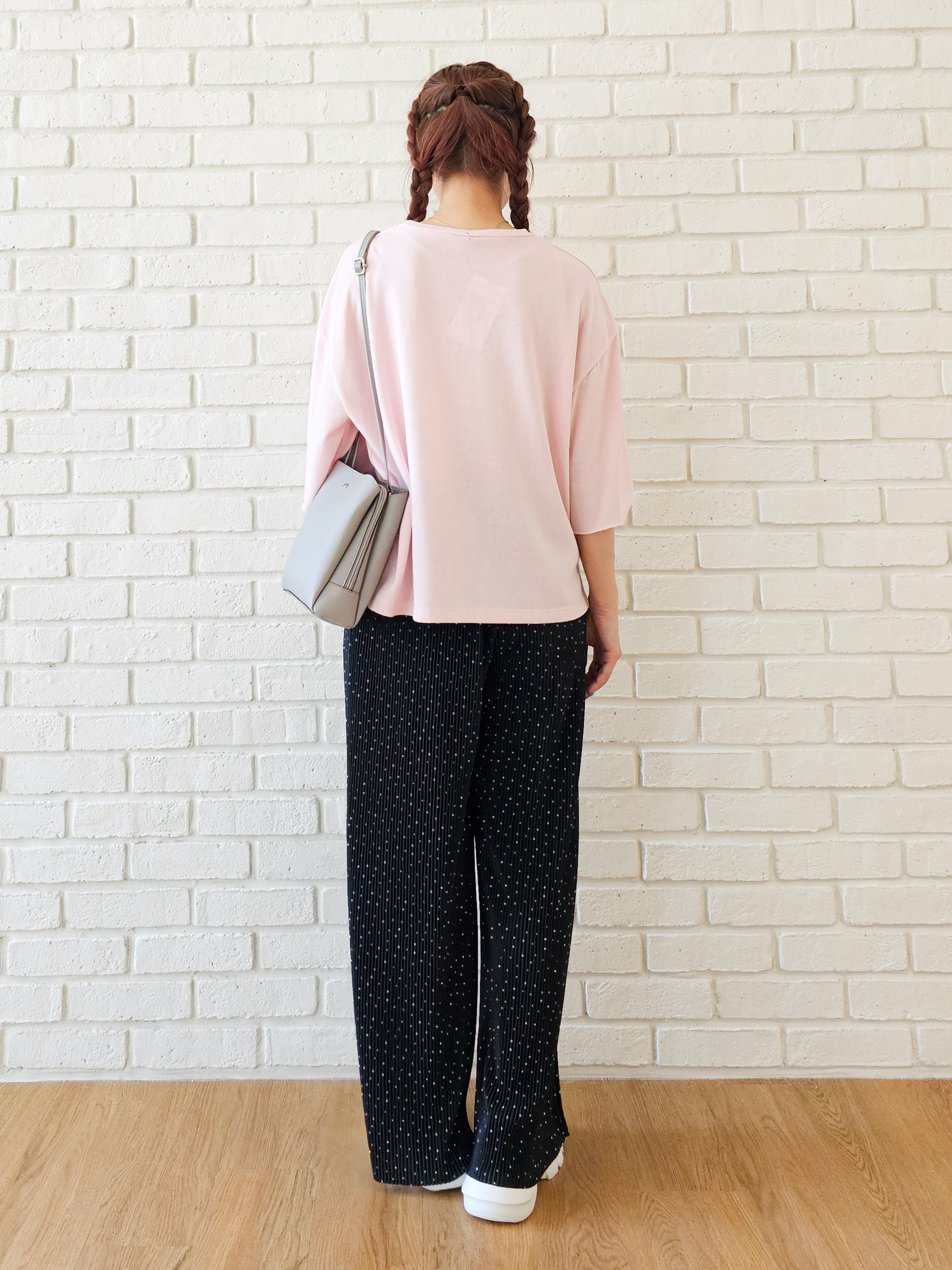 ゆゆさんの「SHOO･LA･RUE｜【洗濯機可/S-LL/選べる6柄】切りっぱなしお袖がこなれカジュアル 5分袖シアーTシャツ」を使ったコーディネート