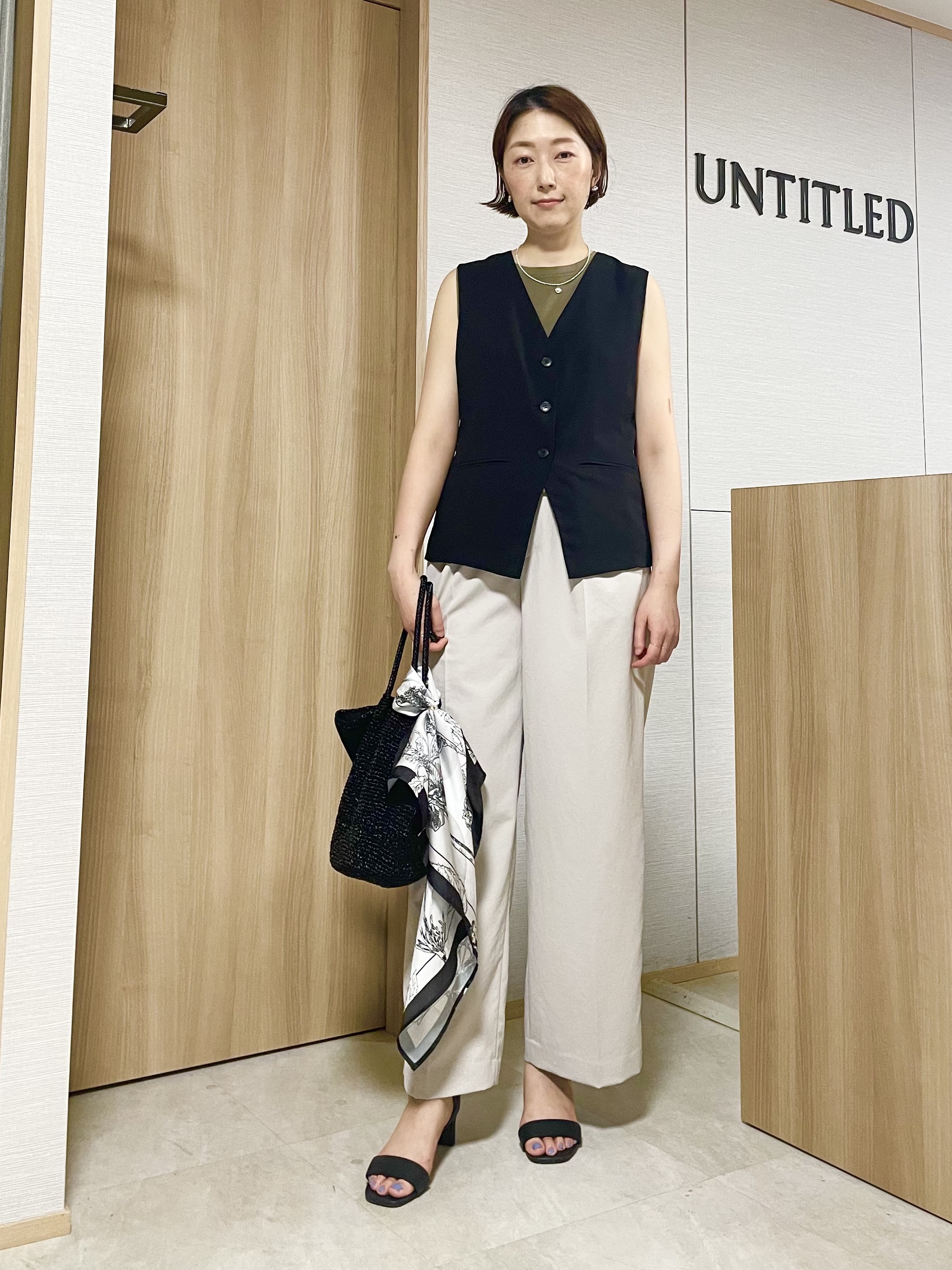 aliceさんの「UNTITLED｜【セットアップ可/接触冷感/通気性】ドライシアーVネックジレ」を使ったコーディネート