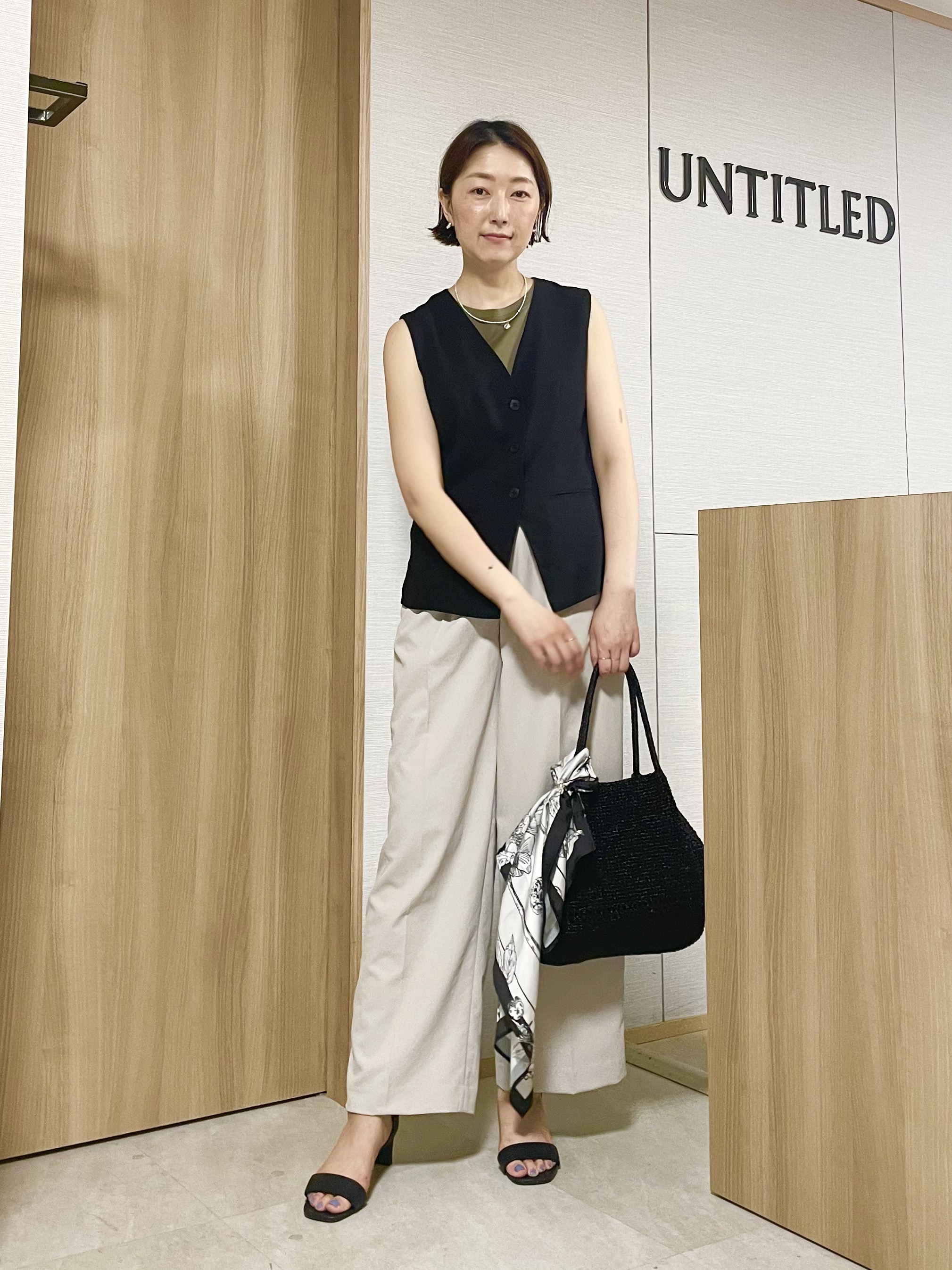 aliceさんの「UNTITLED｜【セットアップ可/接触冷感/通気性】ドライシアーVネックジレ」を使ったコーディネート