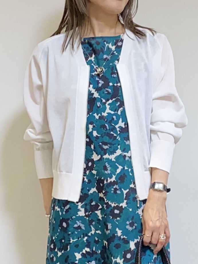 tomoさんの「UNTITLED｜【アンサンブル可/日除け・冷房対策】シアーレーヨンZIPカーディガン」を使ったコーディネート