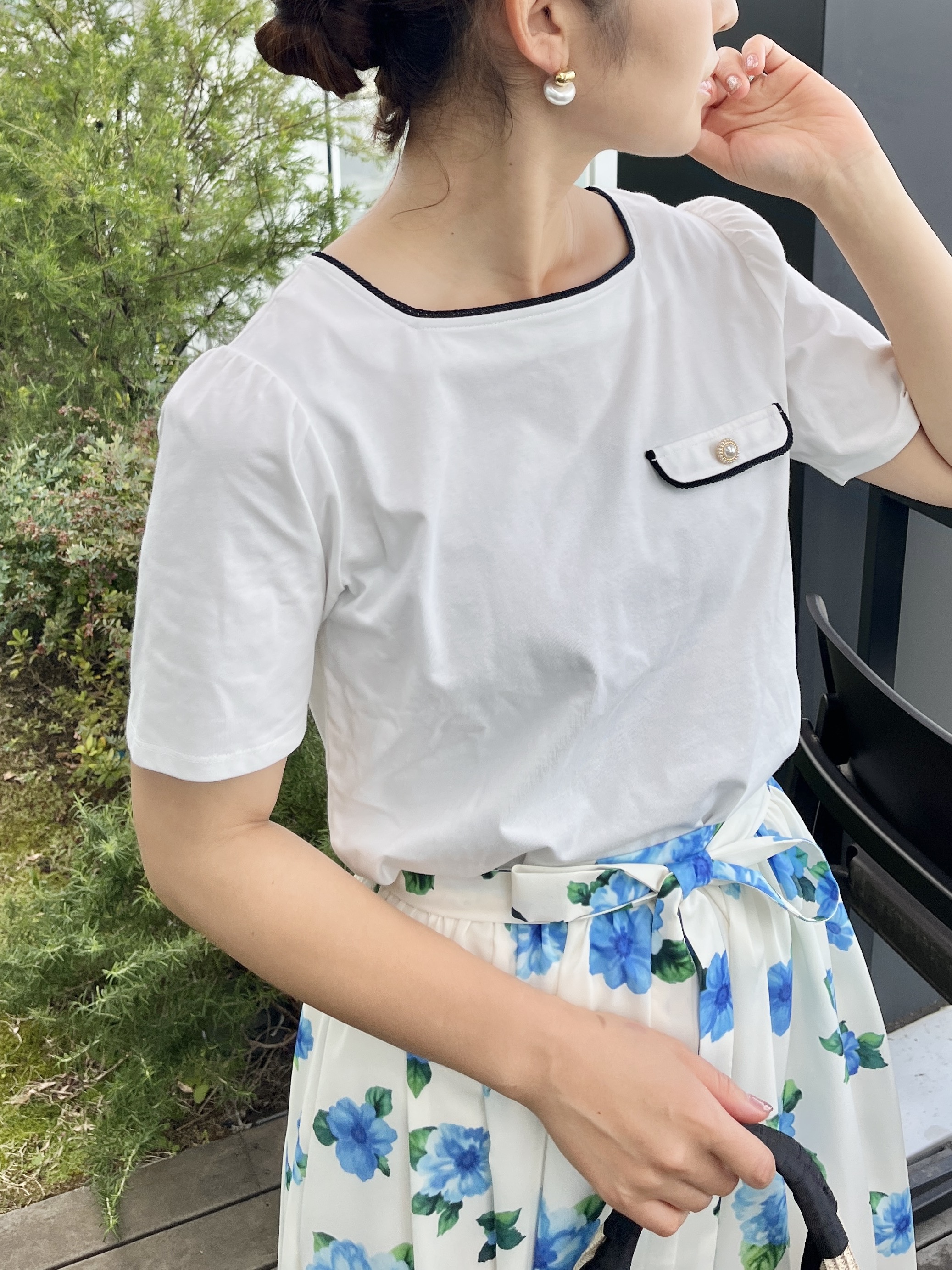 makiさんの「Couture brooch｜【接触冷感・UVカット・洗える】マリンコードTシャツ」を使ったコーディネート