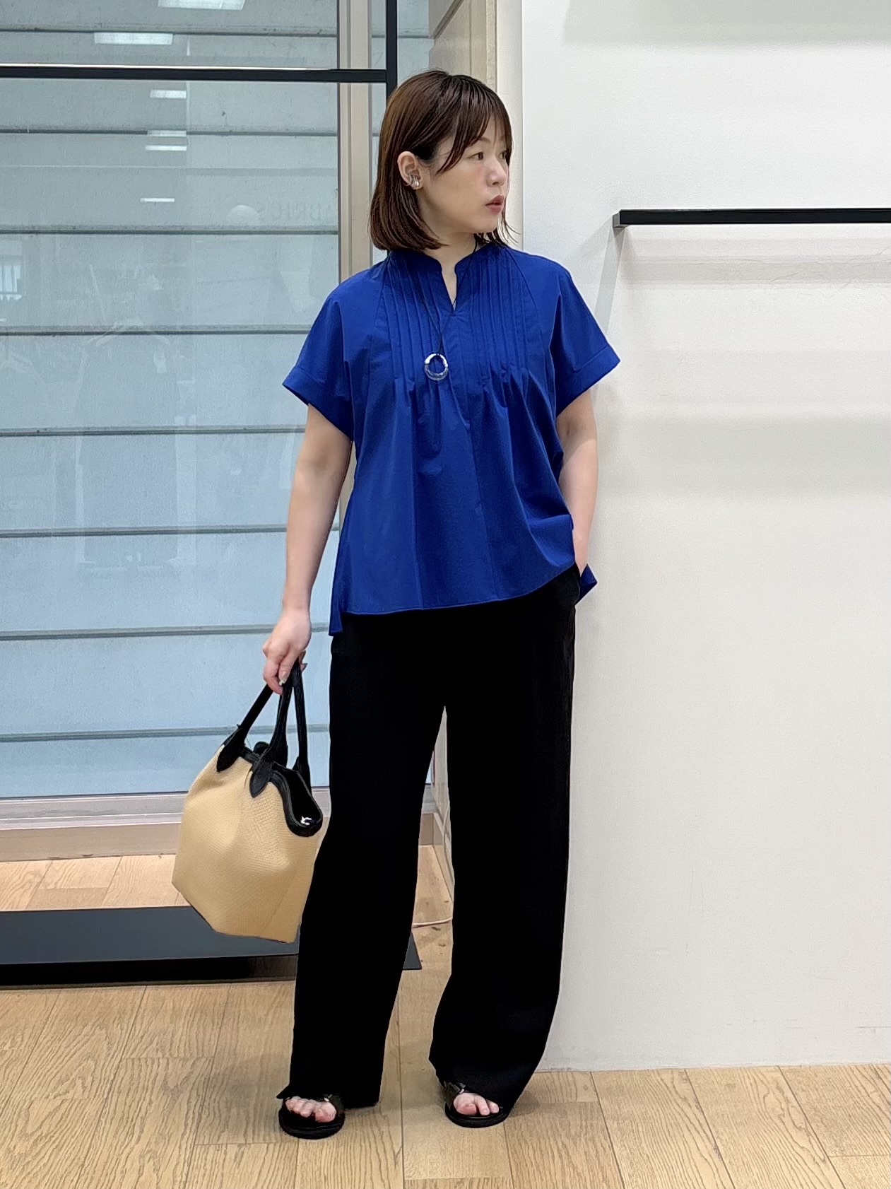asamiさんの「INDIVI｜【撥水／UVケア／SETUP可能】軽量タックスキッパーブラウス」を使ったコーディネート
